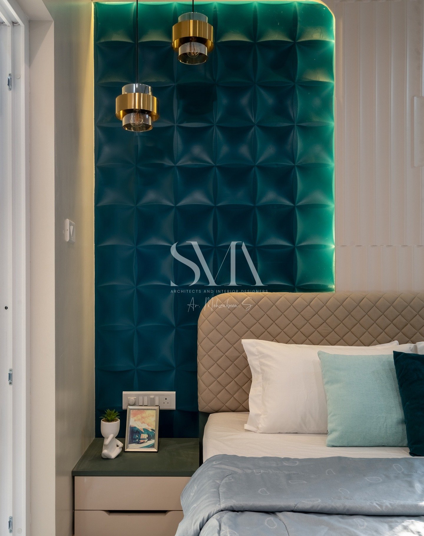 ✨ Elevating bedroom aesthetics with a touch of modern luxury! ✨
This bedroom design by SMA
showcases our dedication to combining innovative materials with timeless comfort. 
🛌The rich, geometric pattern of the upholstered wall provides a tactile and