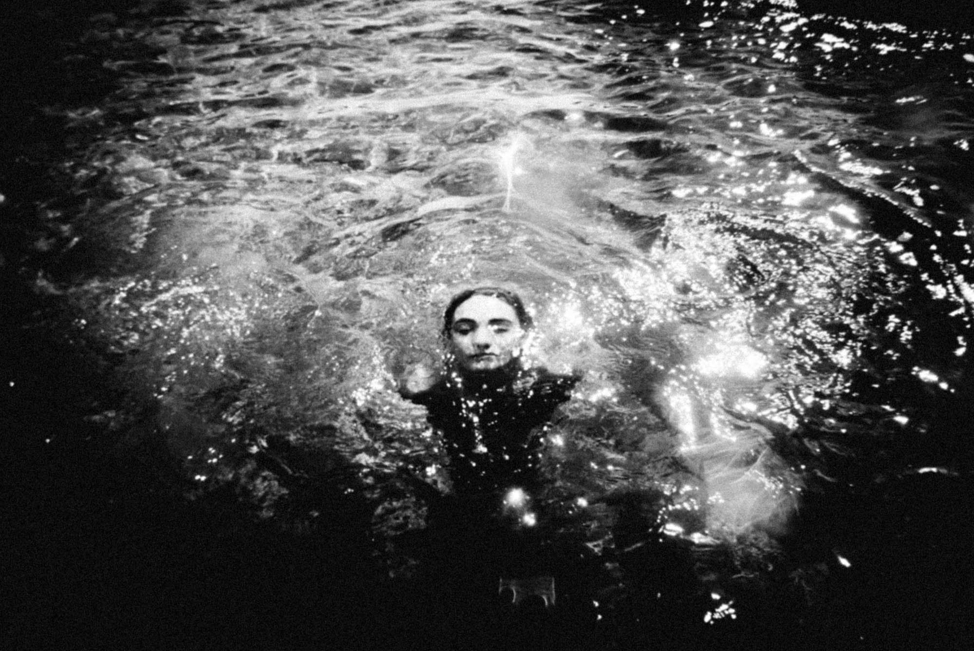 nichole underwater - yannis rousounelos -06.jpg