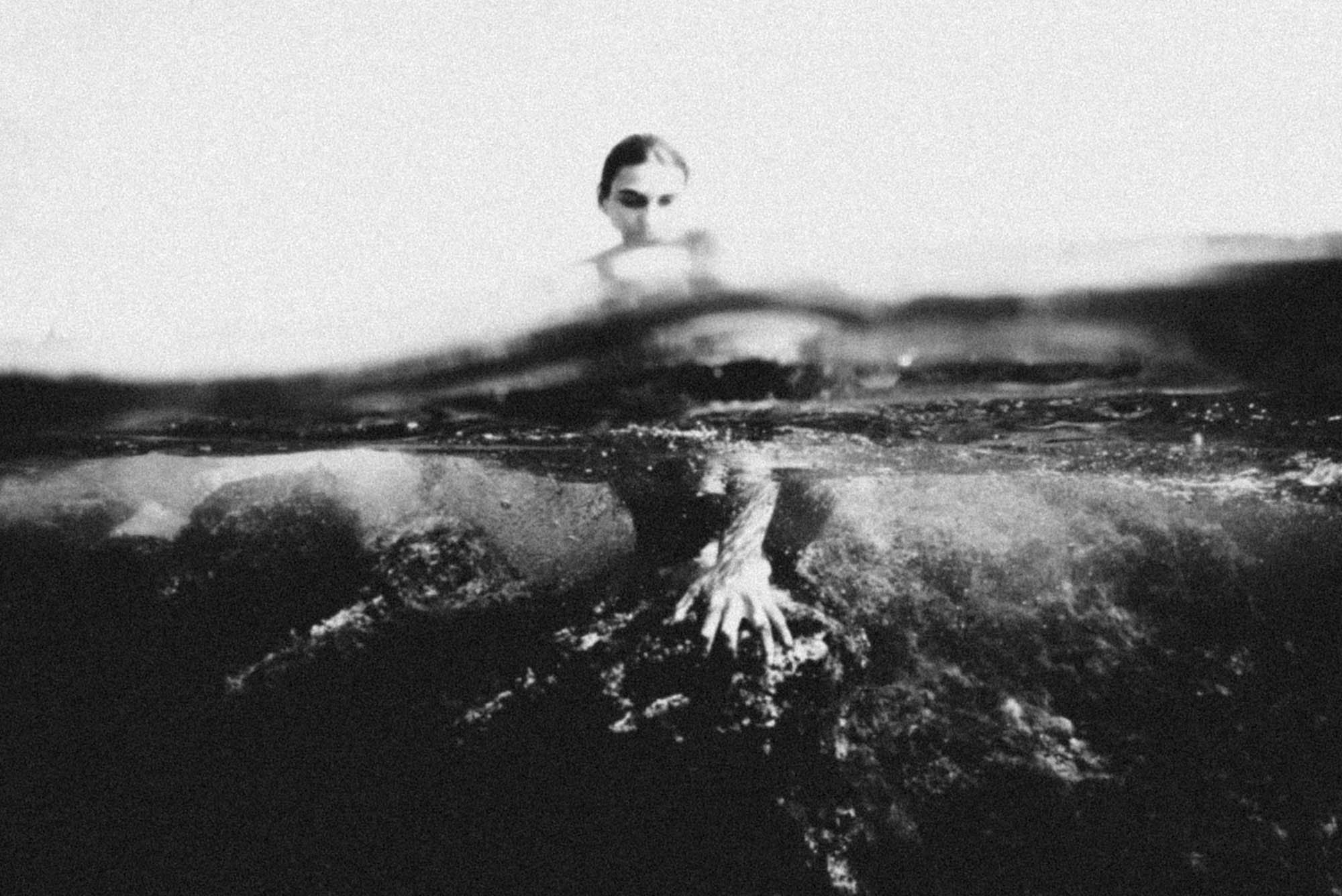 nichole underwater - yannis rousounelos -12.jpg