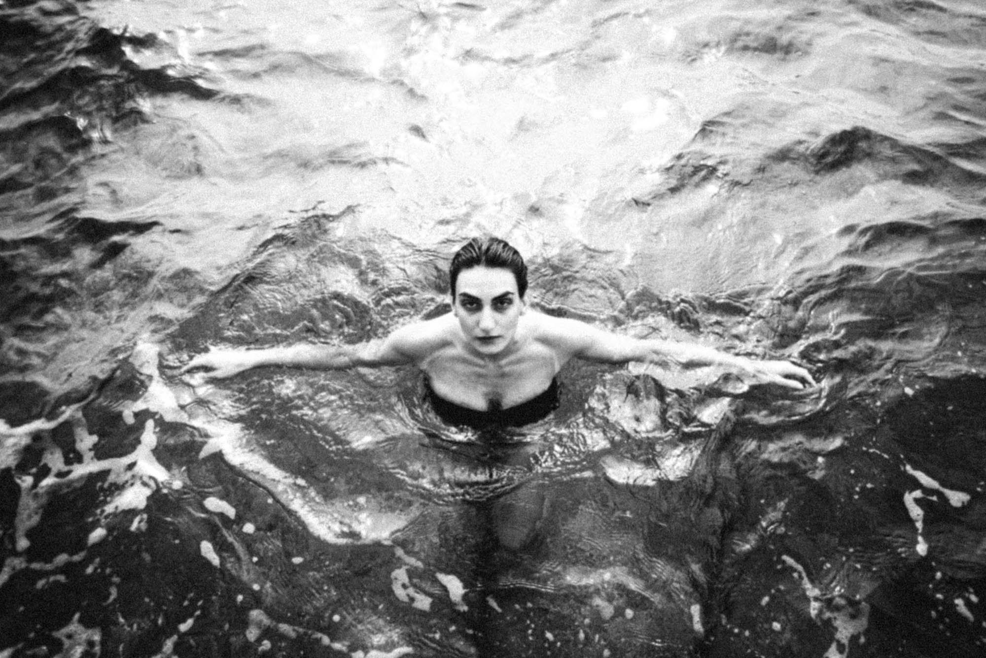 nichole underwater - yannis rousounelos -08.jpg
