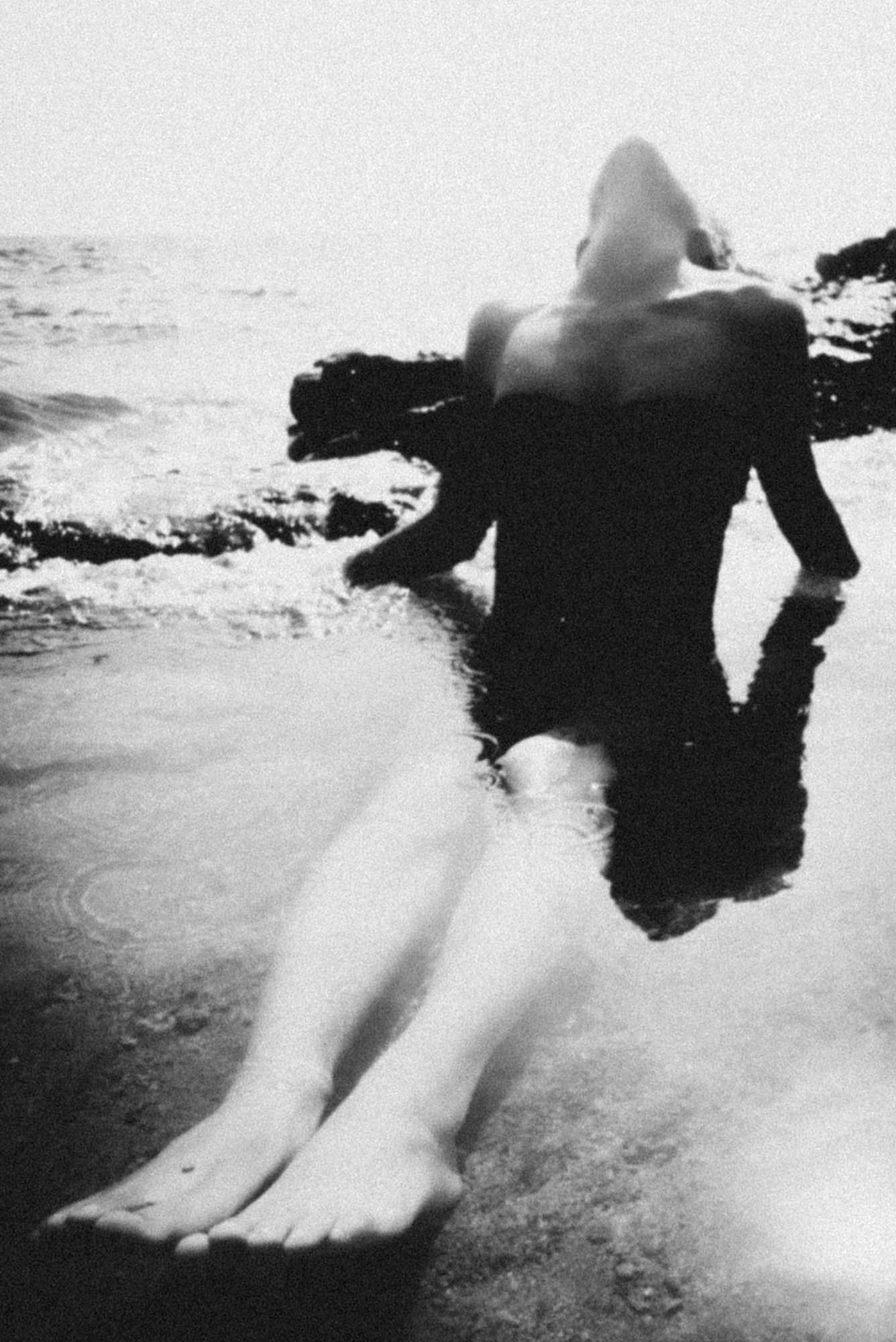 nichole underwater - yannis rousounelos -11.jpg