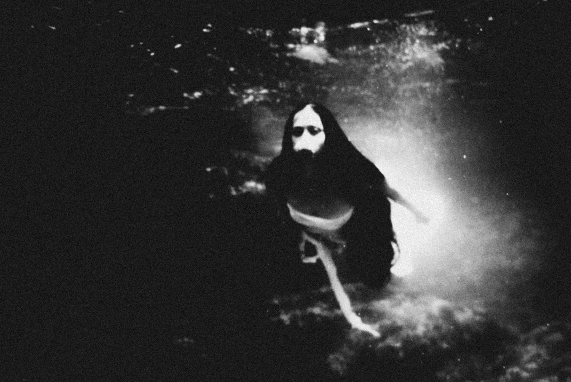 alex underwater - yannis rousounelos -06.jpg