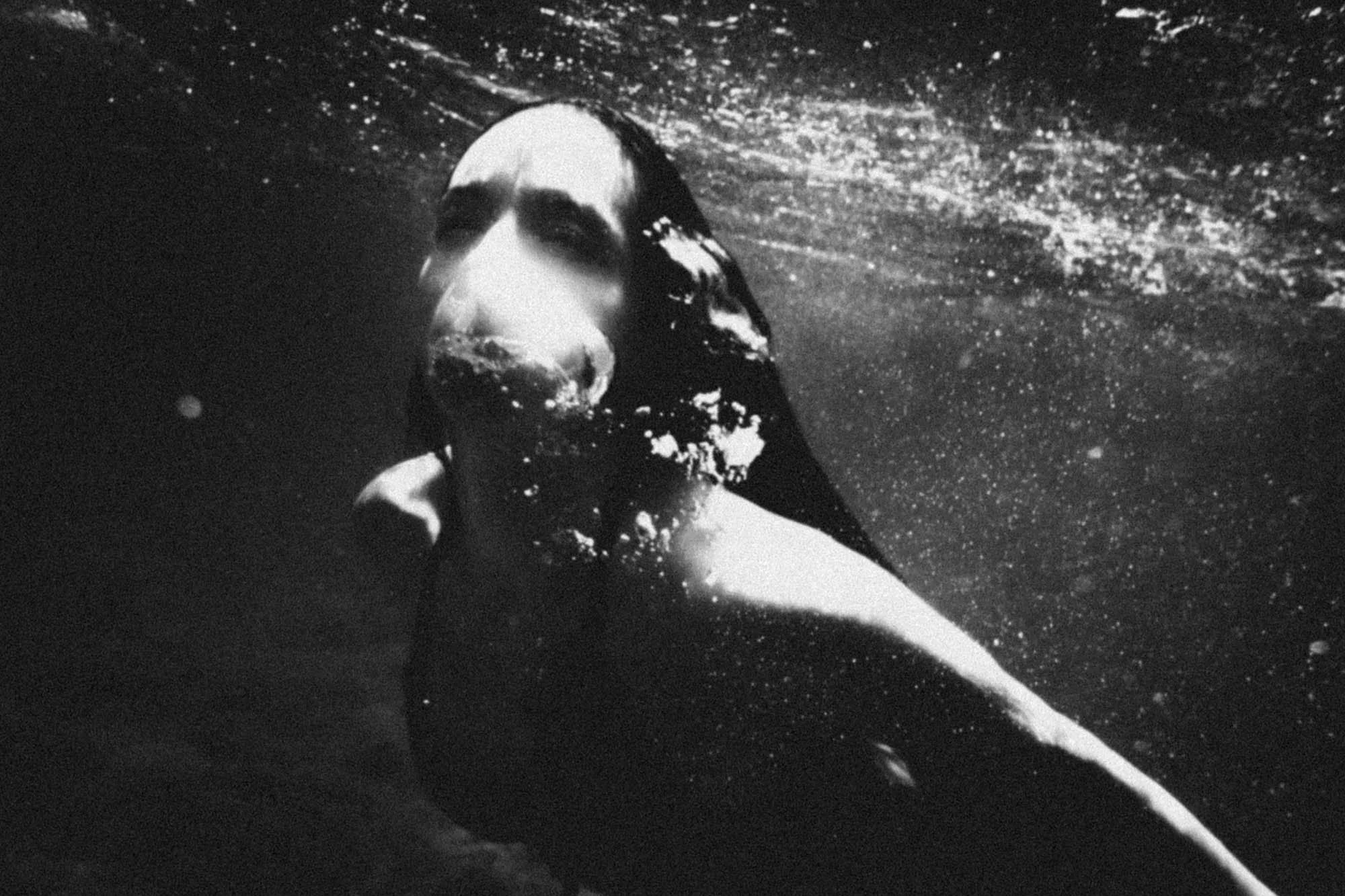 alex underwater - yannis rousounelos -04.jpg