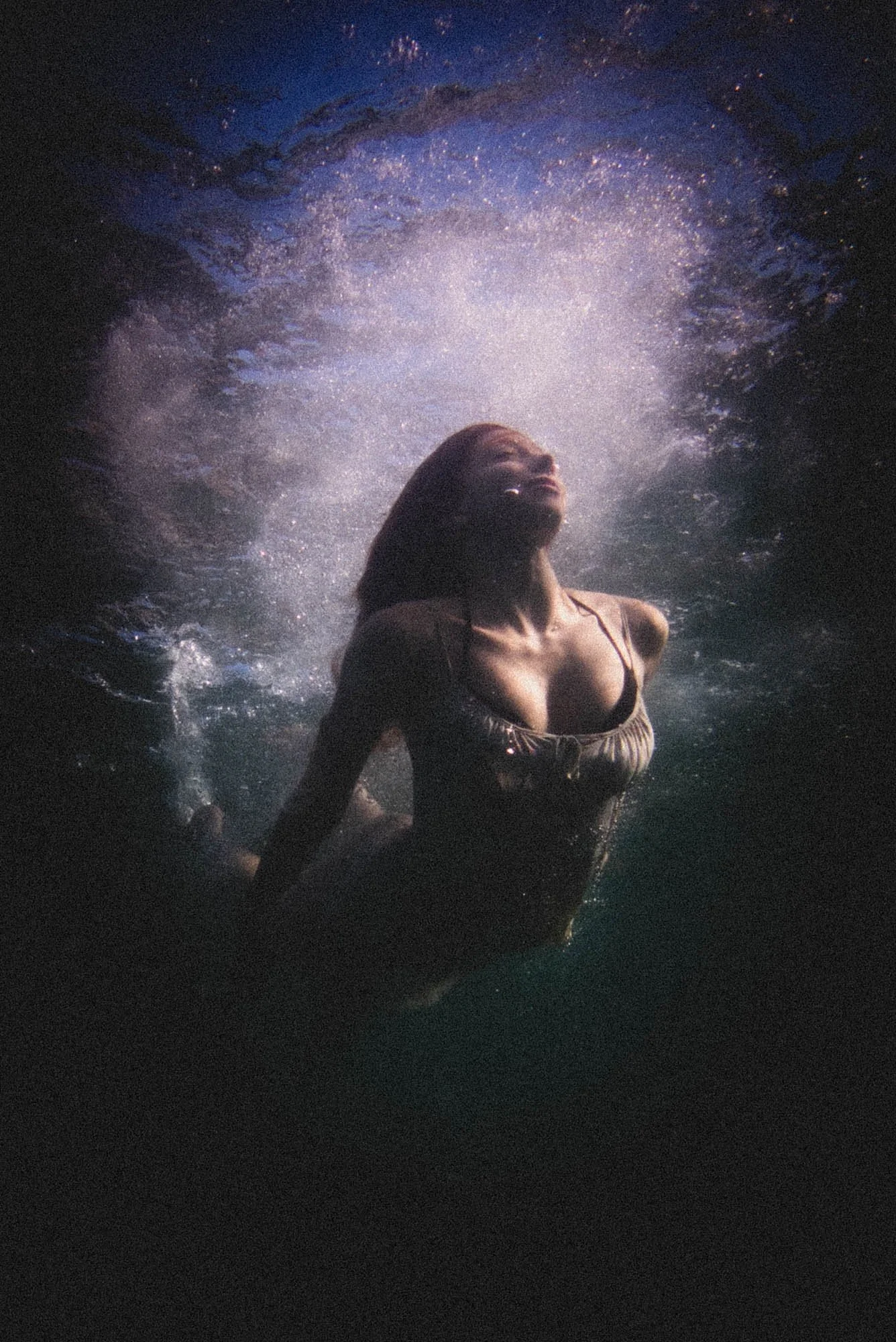annika_underwater_rousounelos_03.jpg