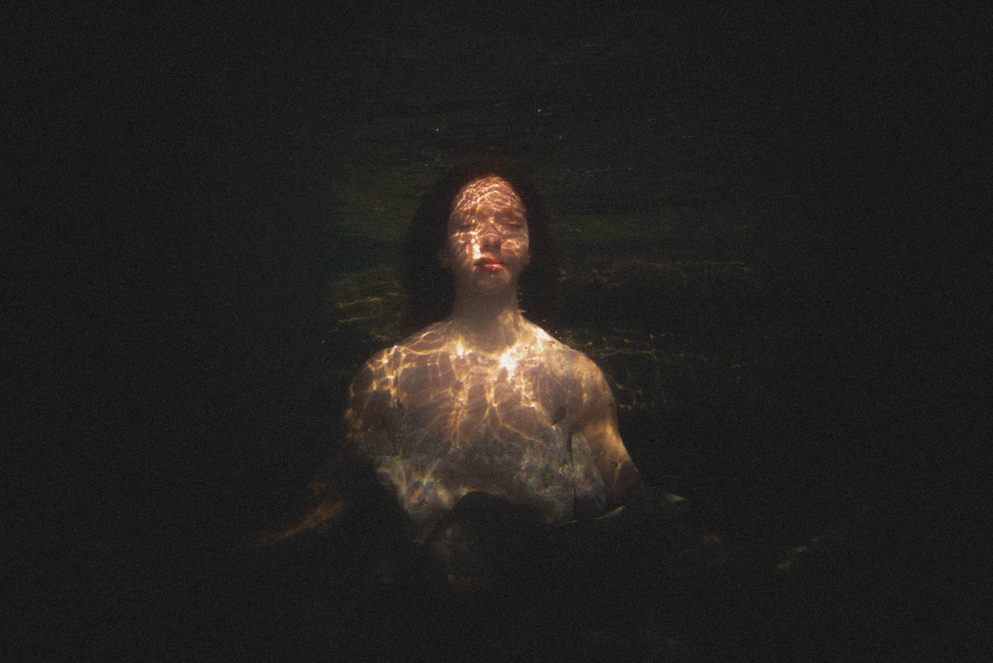 annika_underwater_rousounelos_08.jpg