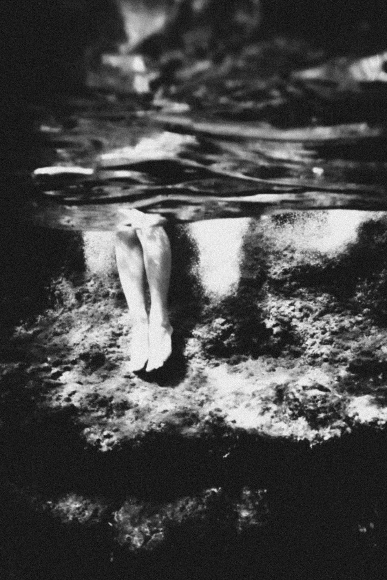 nichole underwater - yannis rousounelos -15.jpg