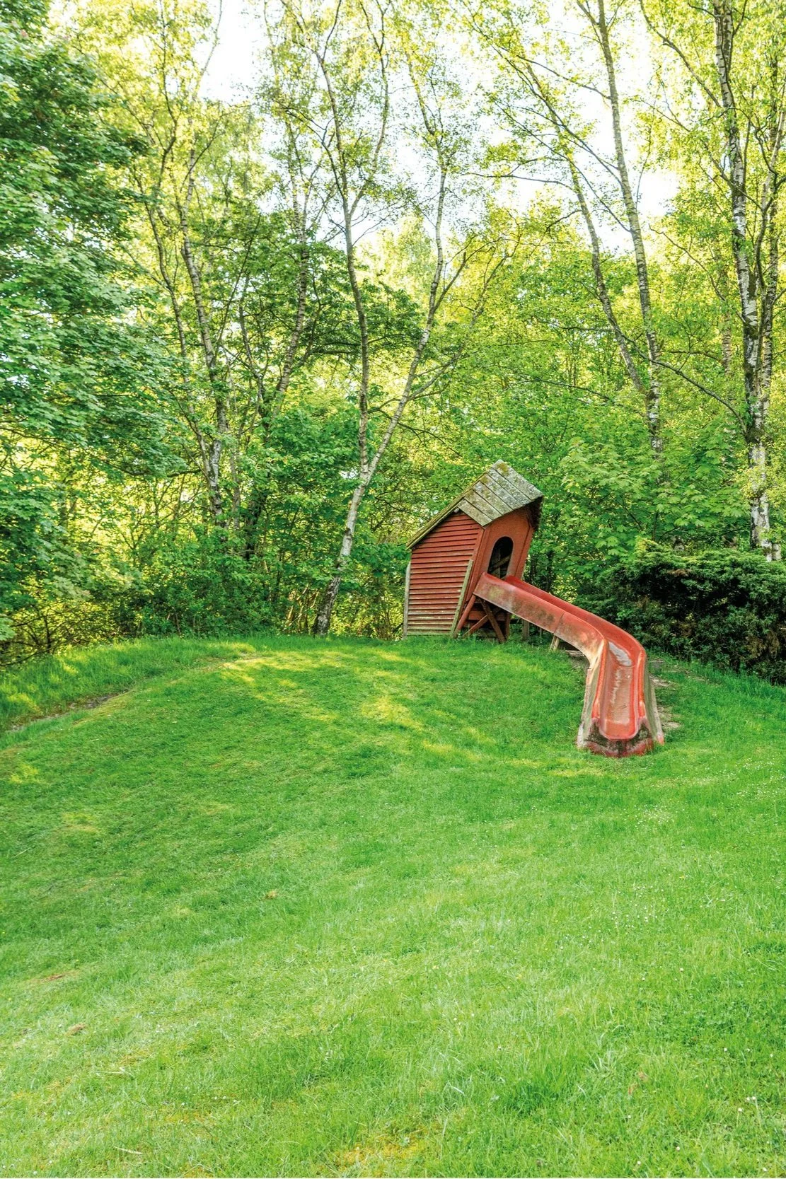 Leni Kiga - Aussengelaende_Rutsche.jpg