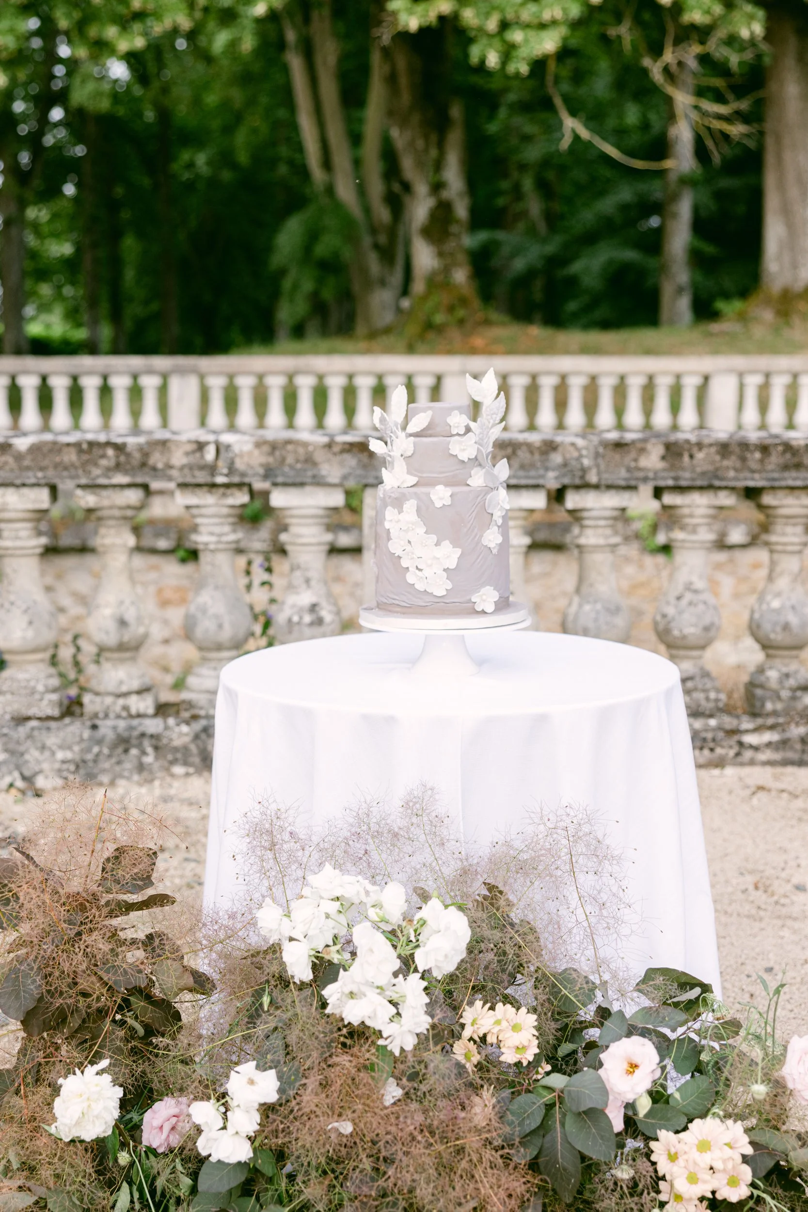 intimate-loire-chateau-wedding.JPG