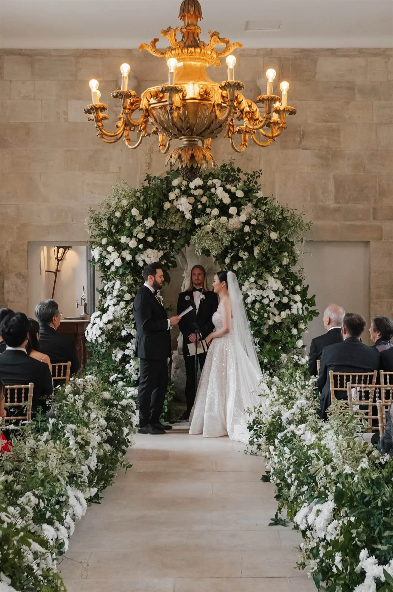 ceremony-floral-design-loire-valley.jpg