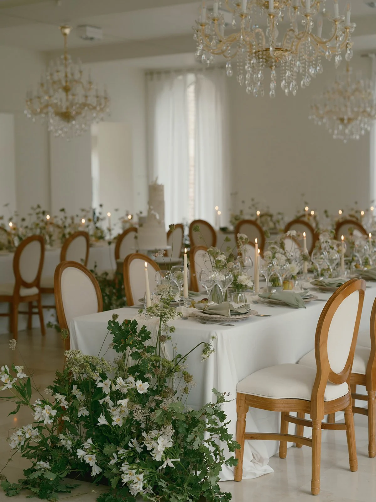 fine-art-wedding-table-flowers.jpg