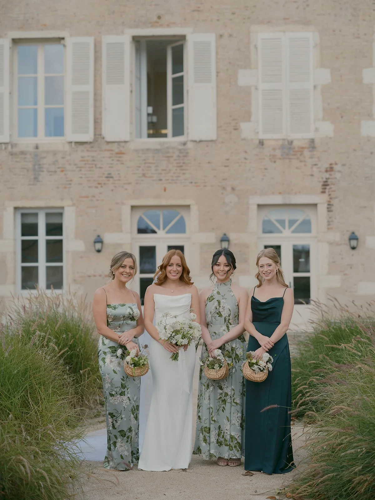 bride-walking-ceremony-flowers-natural-style.jpg