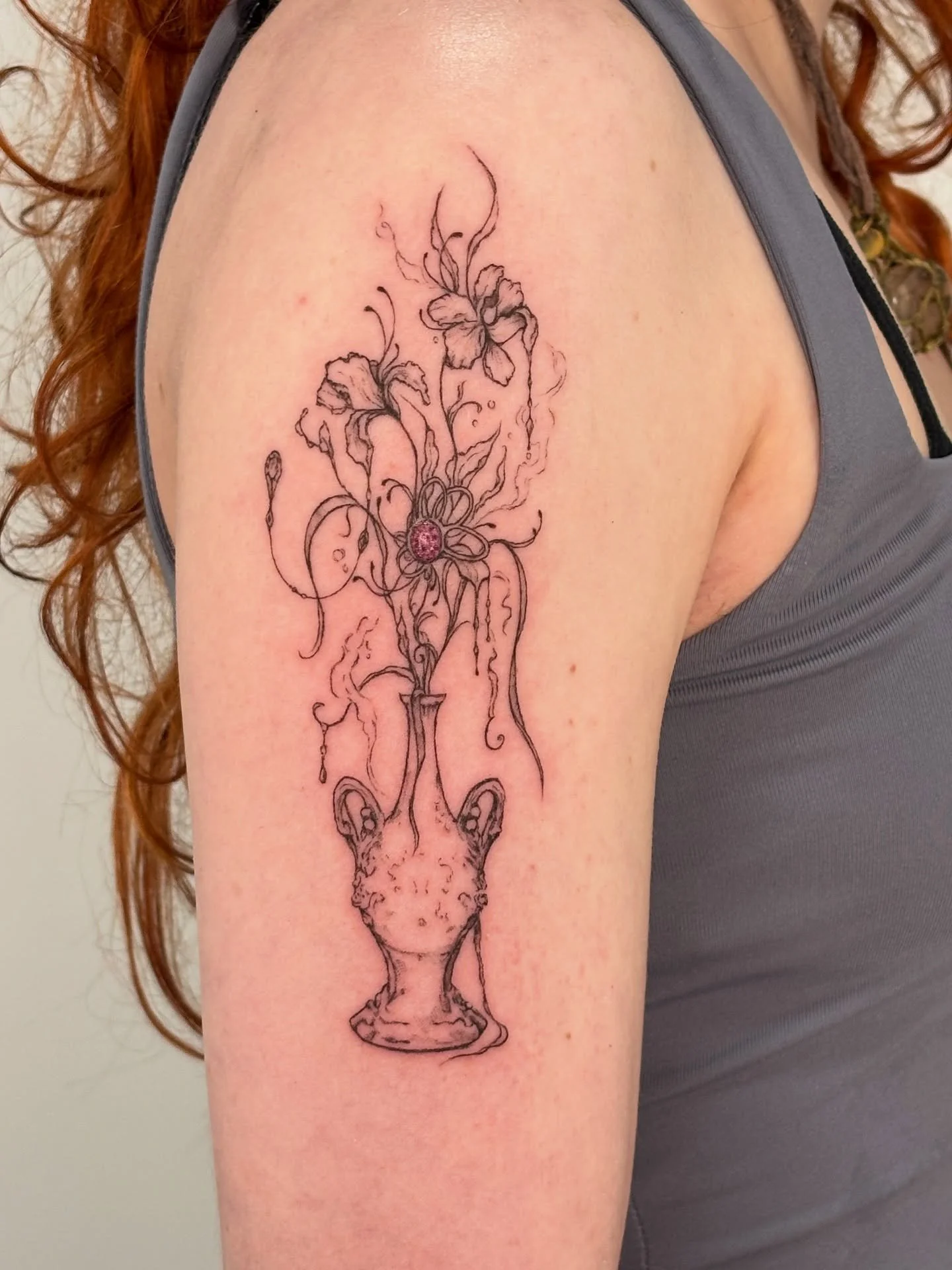 obsessed with my client&rsquo;s idea for the pop of colour with the gem in the middle&mdash;and had the best time with this new style thank you so much :))

#melbournetattoo #canberratattoo