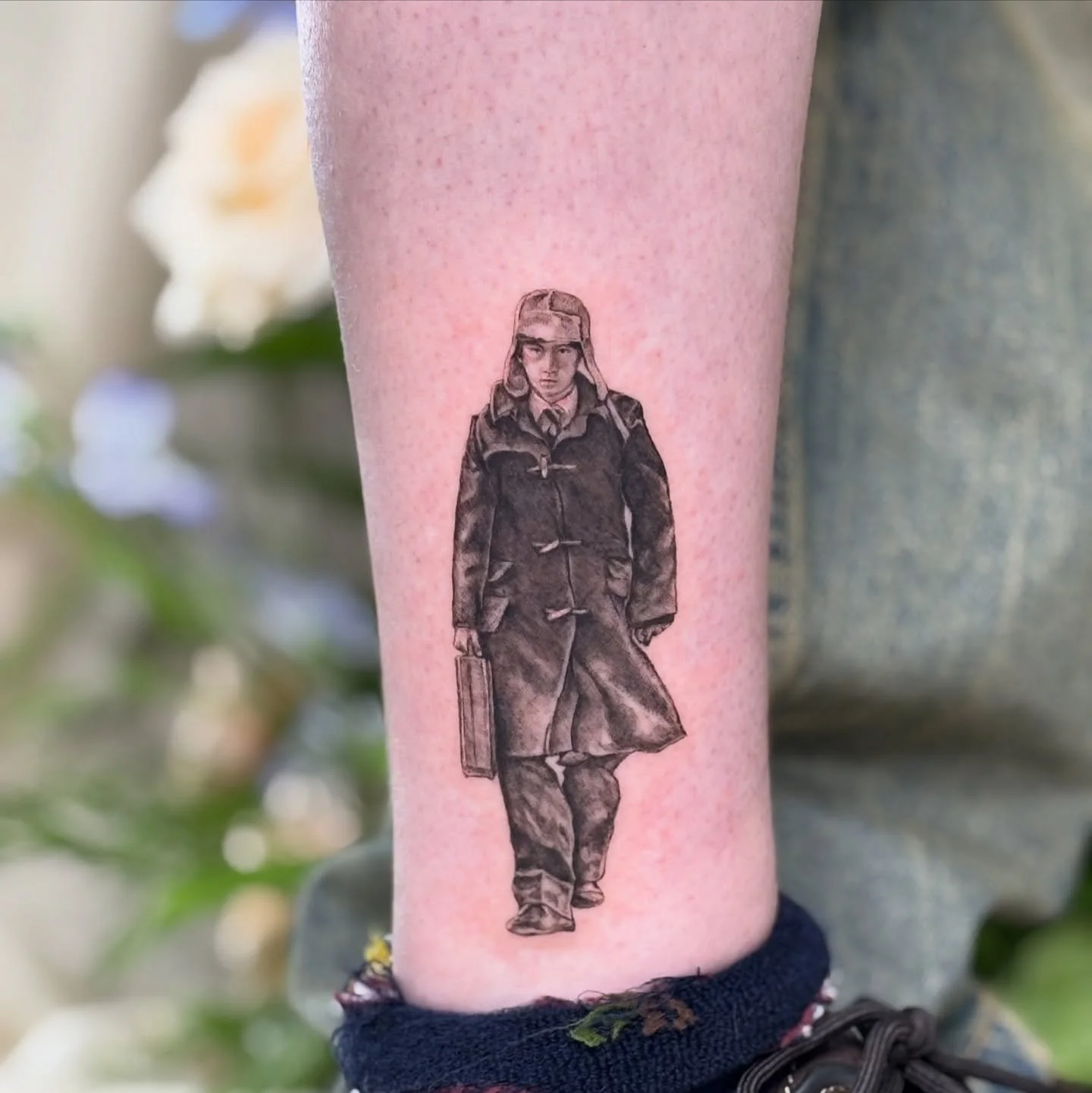 LOVE and am so honoured to be doing figures from your guys&rsquo; favourite films! a fun challenge drawing this one up and thank you to my client for wearing the coolest shoes they steal the photo

#melbournetattoo #canberratattoo