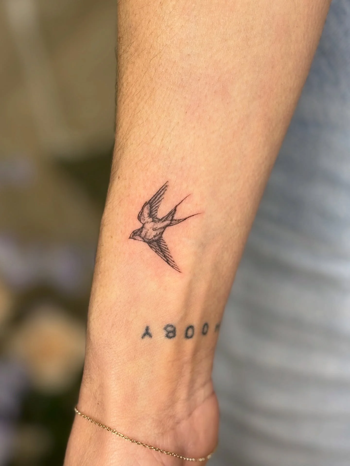 a teeny addition to this beautiful sticker sleeve! love doing work like this thank you so much 🫶🫶

#melbournetattoo