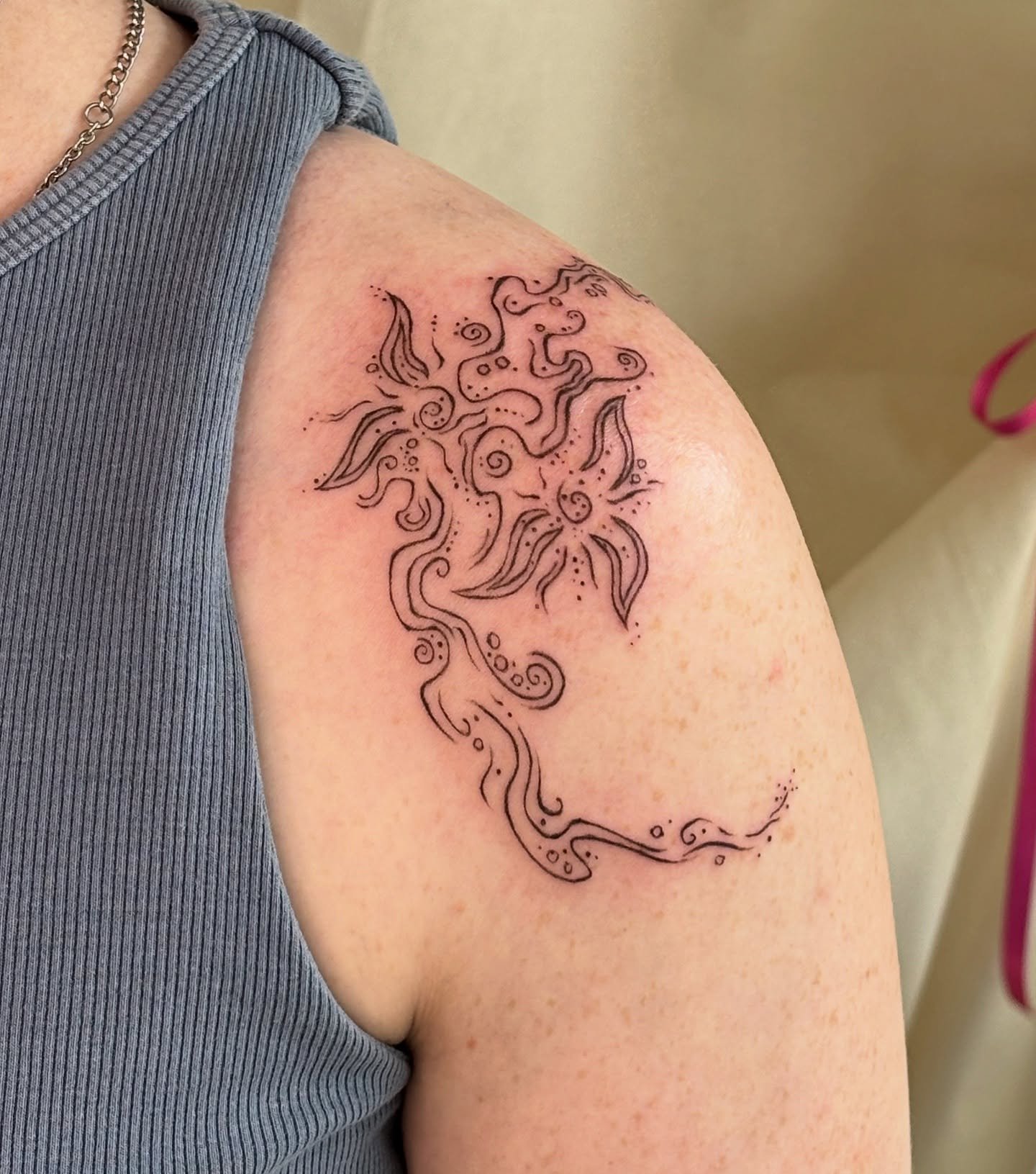 another crescent moon flow, this time with a more earthy and ocean inspired angle, inspired by the style and original artwork of my lovely client!!
I always am ✨slightly ✨terrified when you guys ask me to adapt one of your own artworks or a subject t