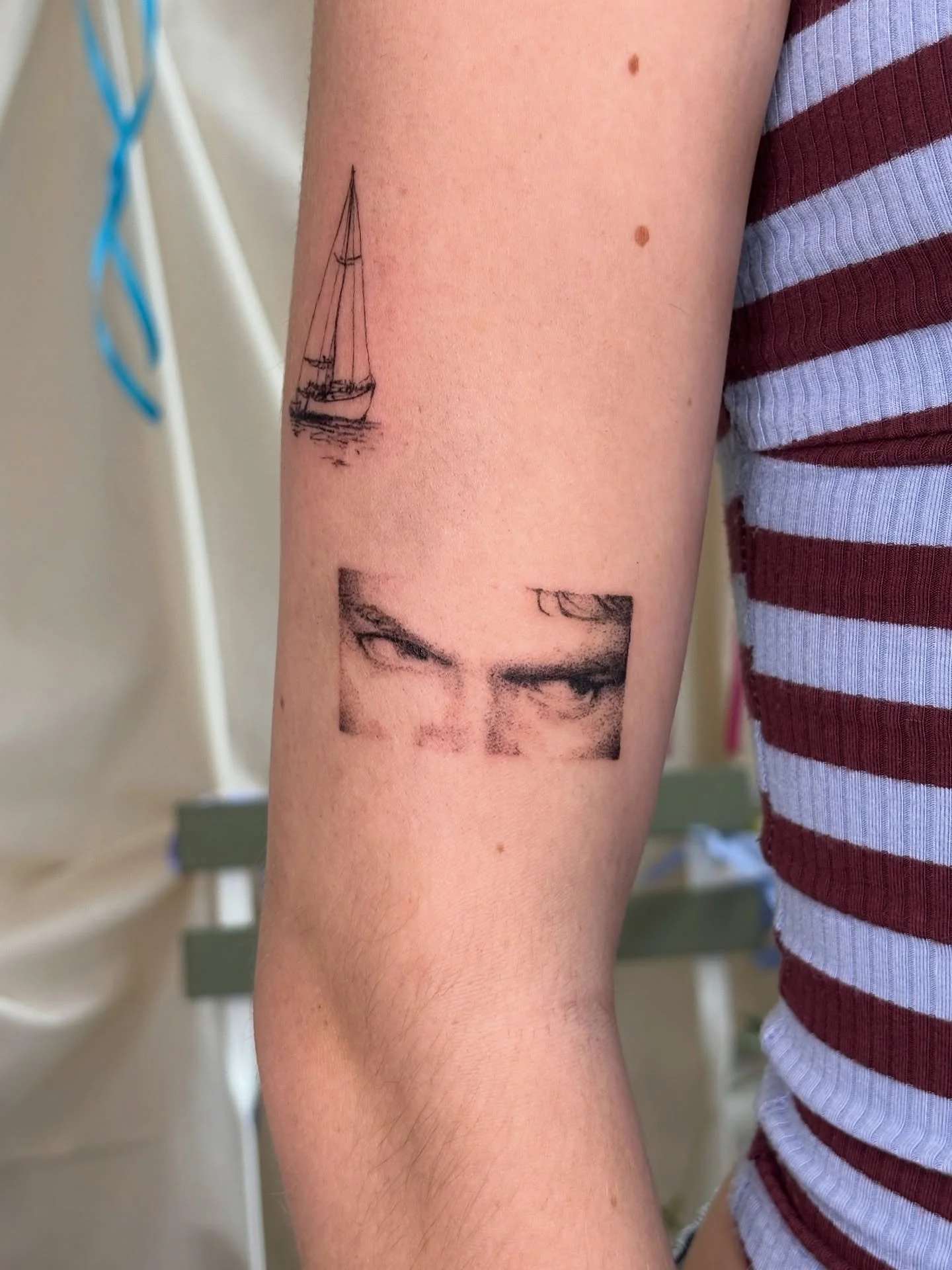 👁️👄👁️ 🌞

dotted portrait and some lovely fineline additions to this arm ;))
-

#melbournetattoo #portraittattoo #heatedrivalry