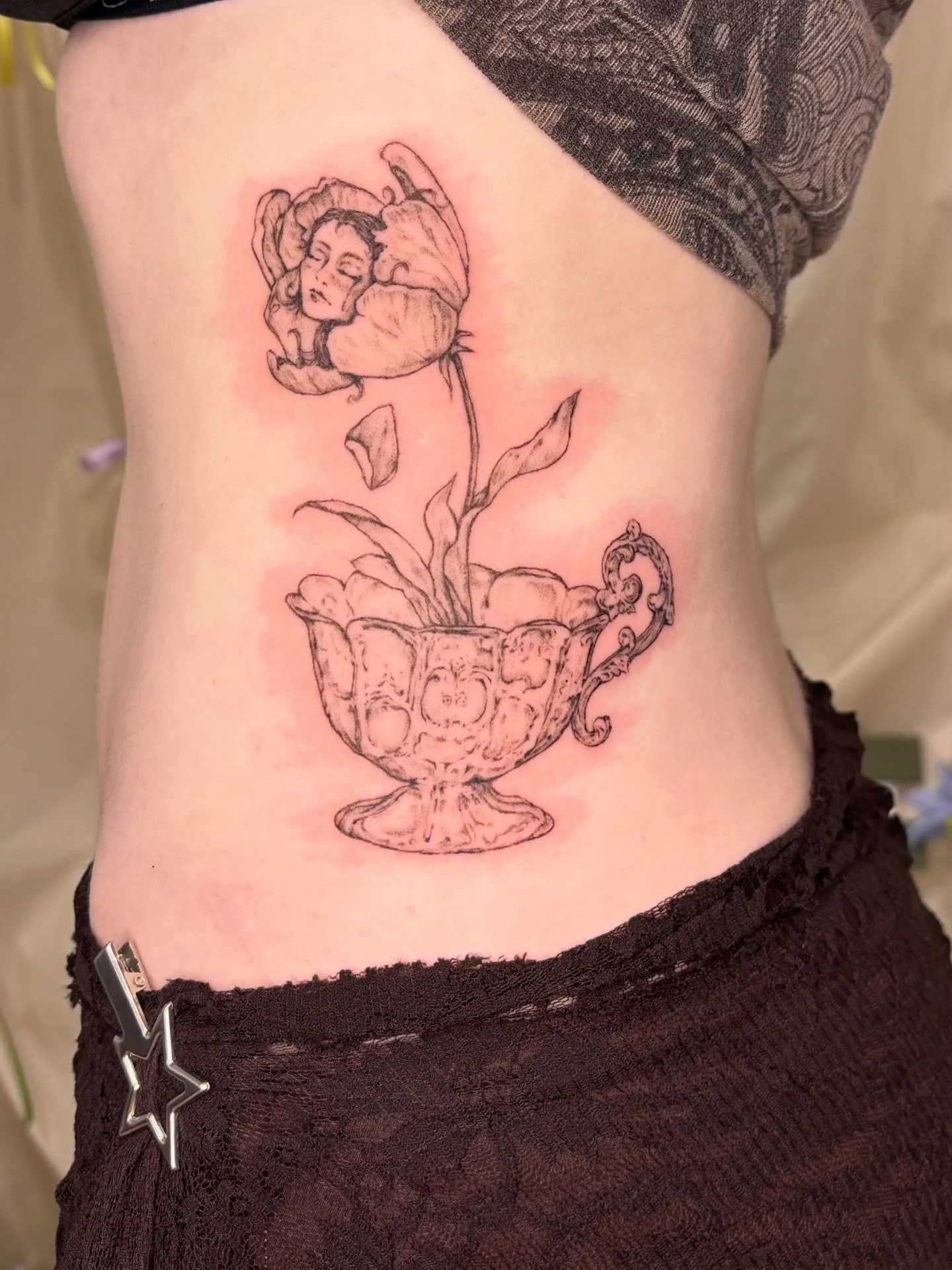 💐👁️👄👁️
Always adore doing florals and these ideas and illustrative styles were so much fun! Thank you as always :)

Bookings still open for June/July via forms in my bio! 🫶 
Hope no one is freezing their toes off yet&hellip;but also a reminder t