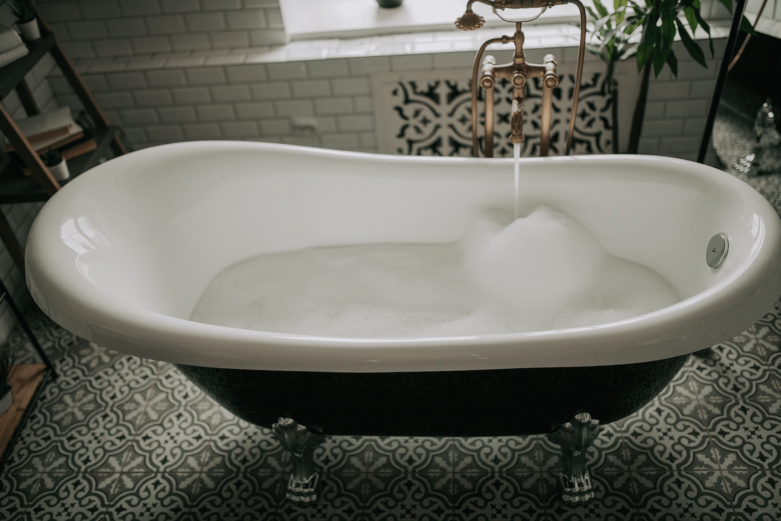 Different Bath Materials: How to Choose the Right Bathtub — Plumb Factory