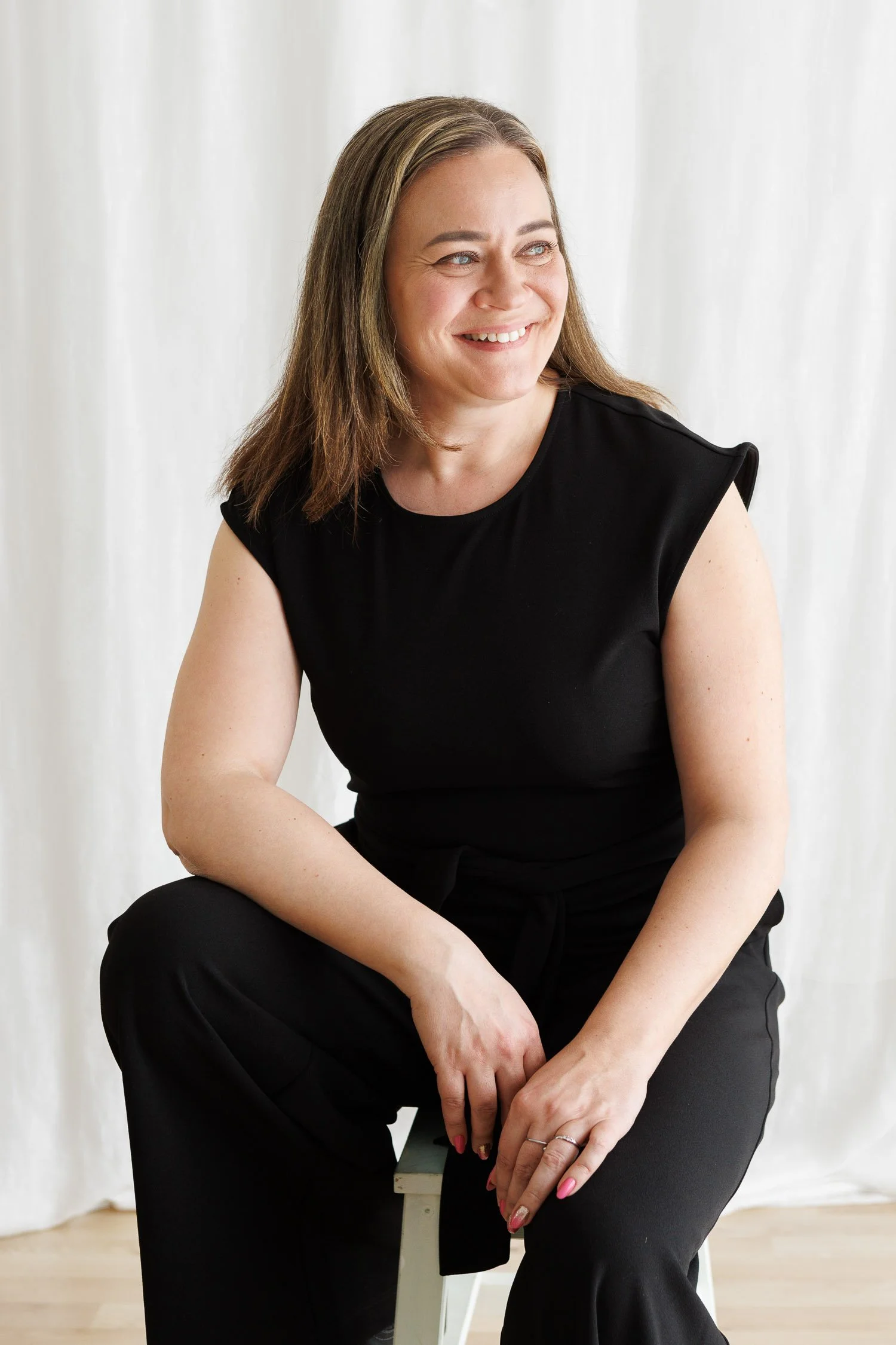 HR-asiantuntija Minna Fagerlund hymyilee