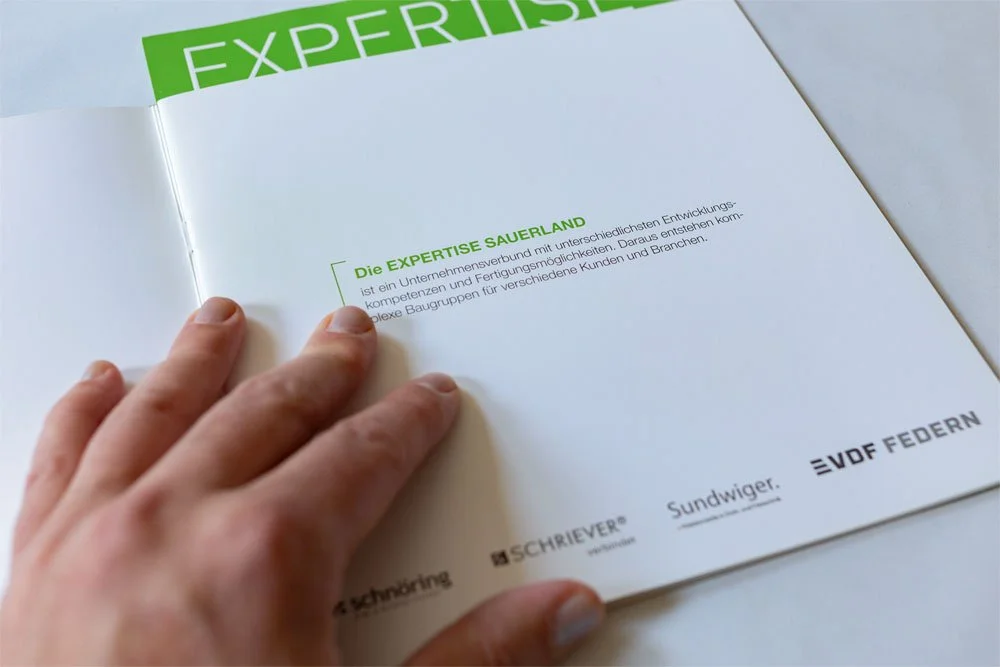 Aufschlagseite der Broschüre "Expertise Sauerland".
