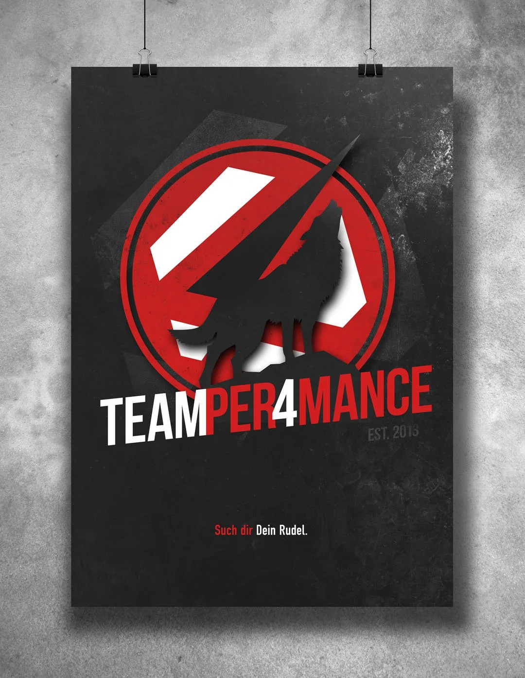 Plakat von TeamPer4mance. Zu sehen das Logo mit einem Wolf und der Subline: "Such dir dein Rudel".