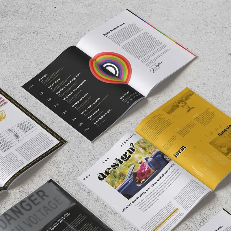 Vier offene Magazin Seiten aus dem Papier und Pixel Agenturmagazin