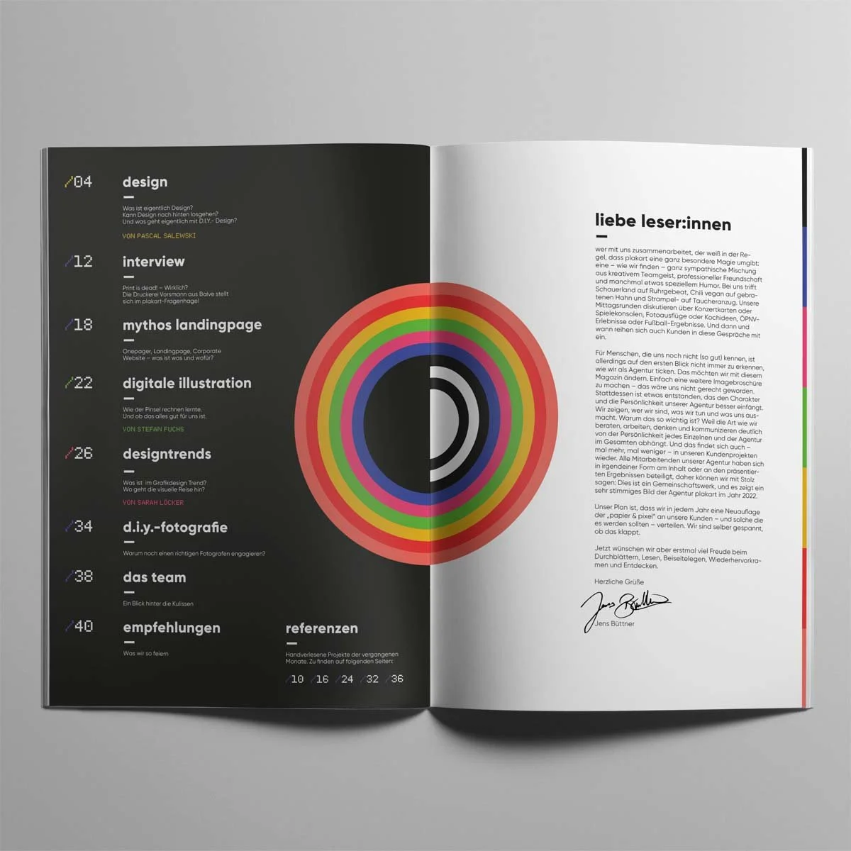 Aufgeschlagene Doppelseite vom Magazin. Editorial Design für den Introtext.