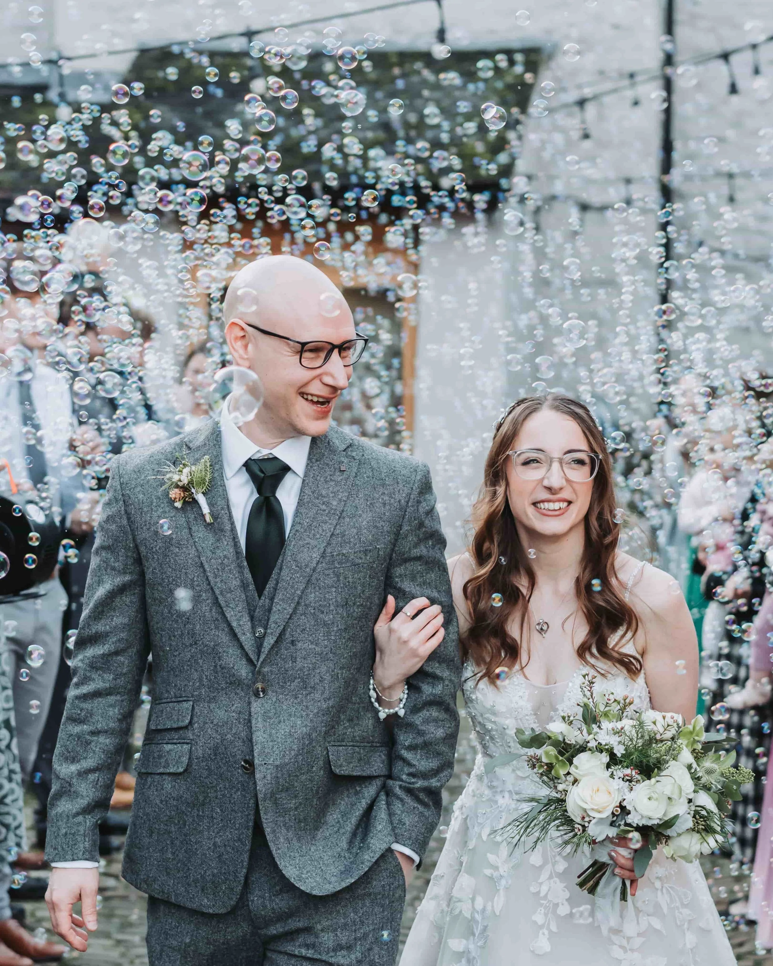 Riverside wedding photography at the Crown &amp; Thistle in Abingdon, Oxfordshire