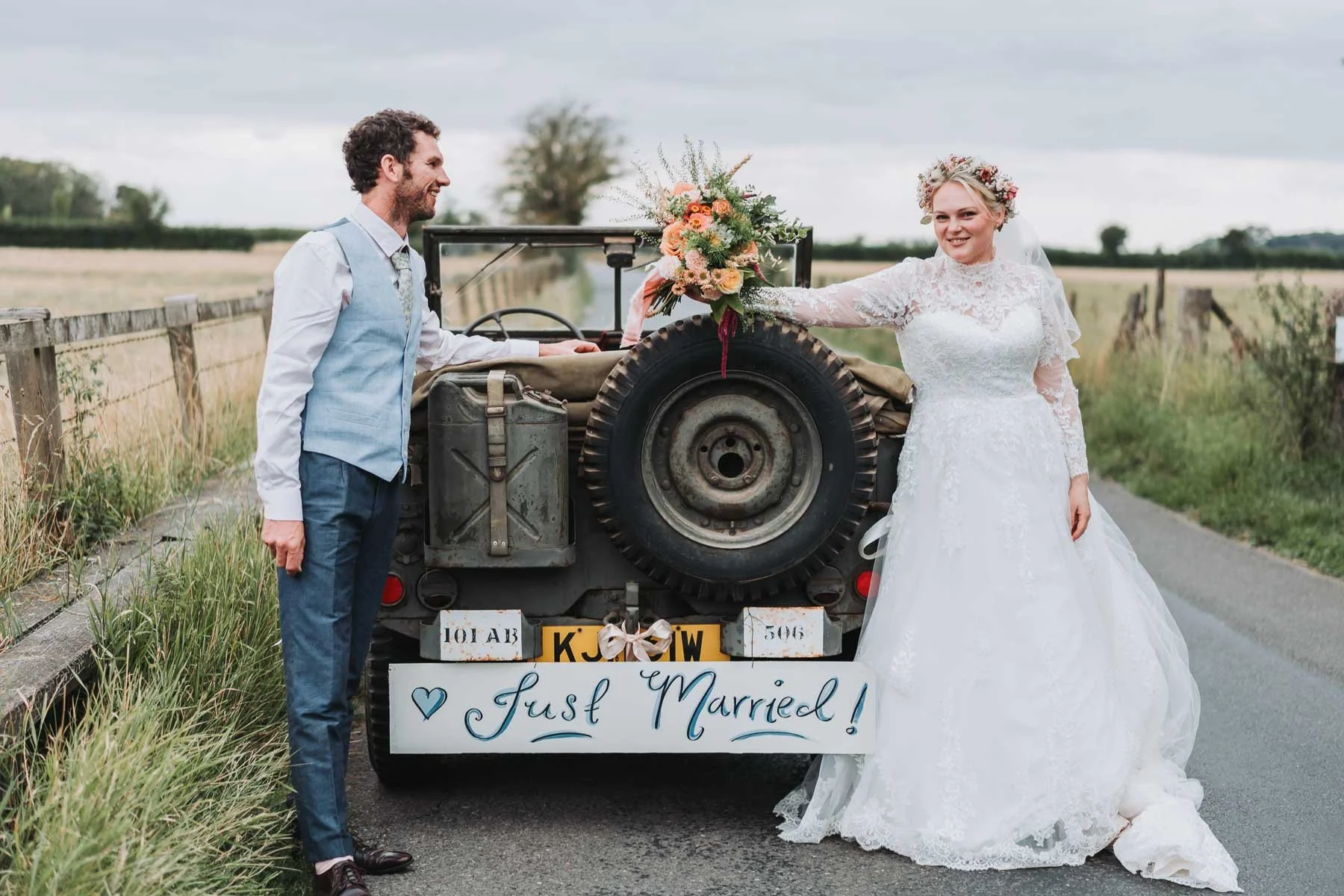 oxford-farm-wedding-relaxed-candid-moments.jpg