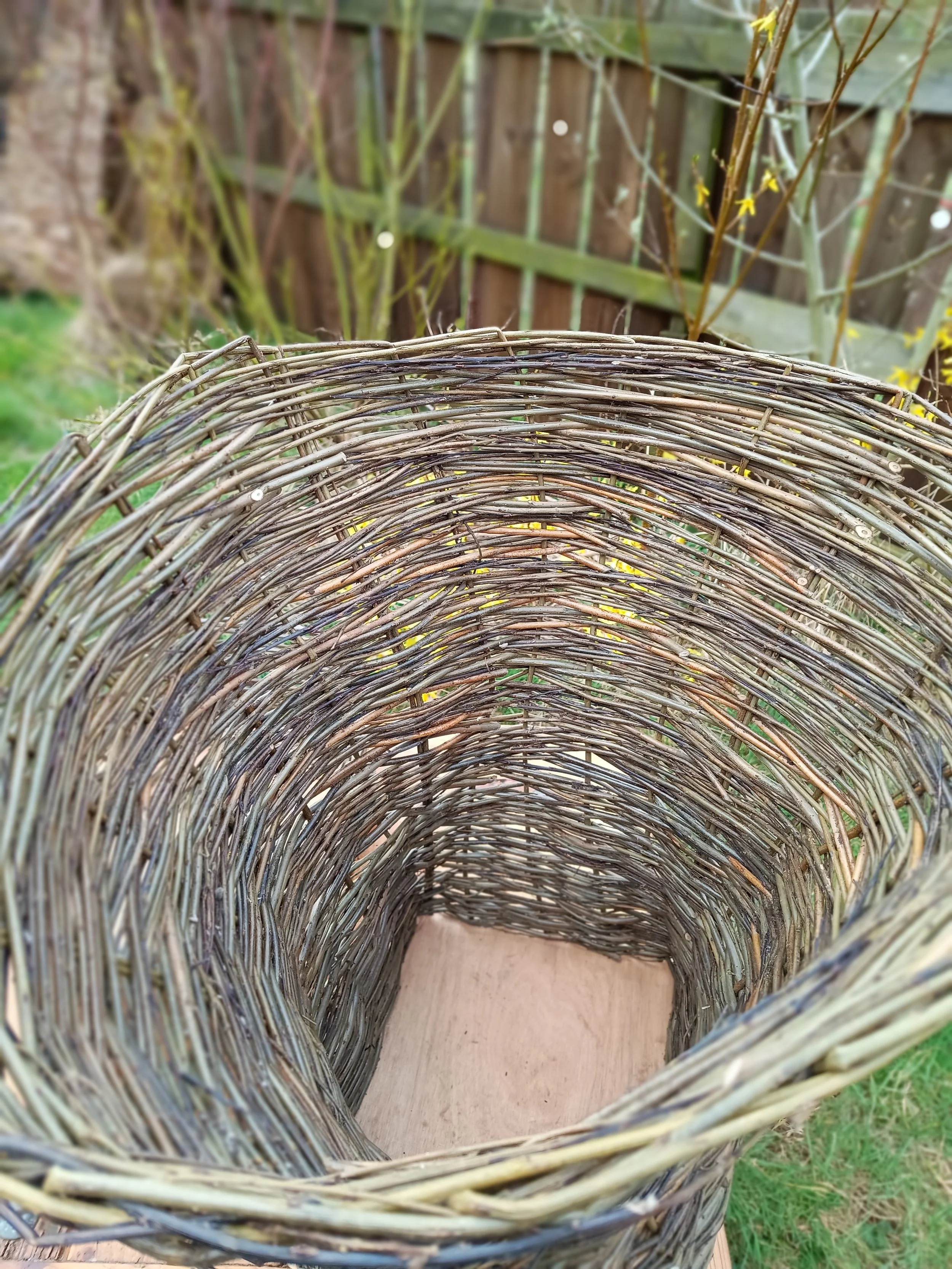 Item 11 Extra large static log basket with a wooden base £65 
