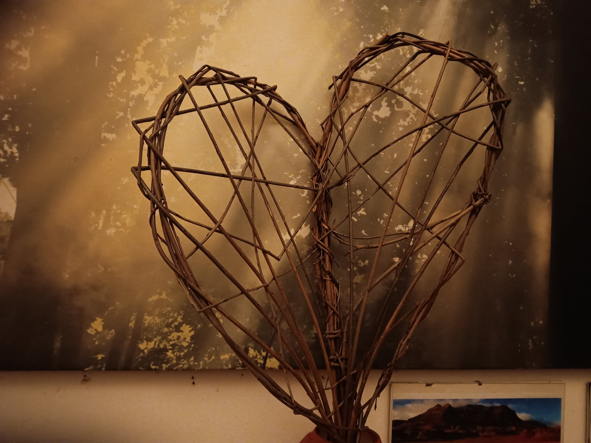 3-D woven willow heart by awaywithwillow.com