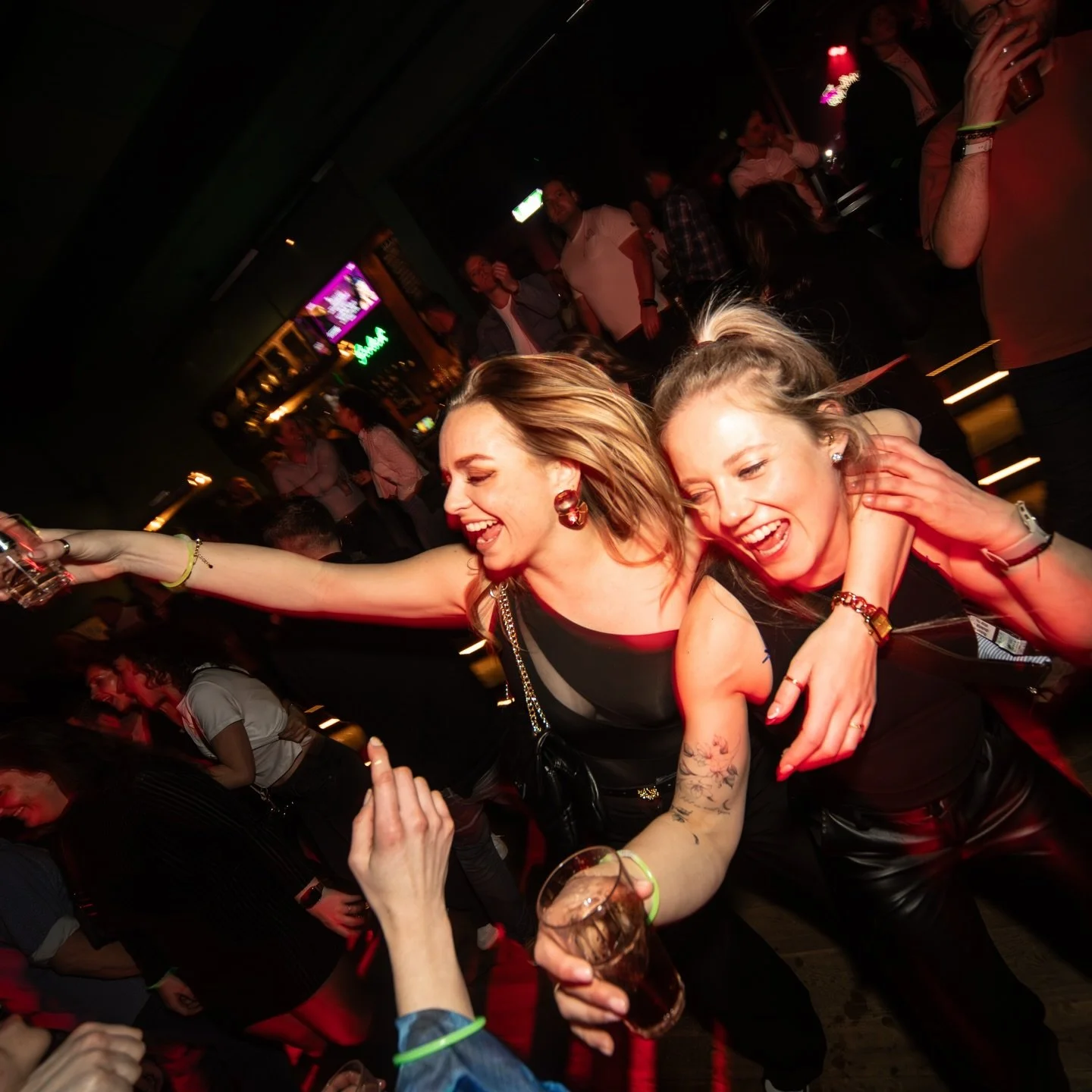 Kom jij ook gezellig dansen, flirten en nieuwe mensen ontmoeten met een heleboel singles? 💕 Komende maanden staan wij in verschillende steden in het land. Check onze website voor tickets! Tot snel 💖