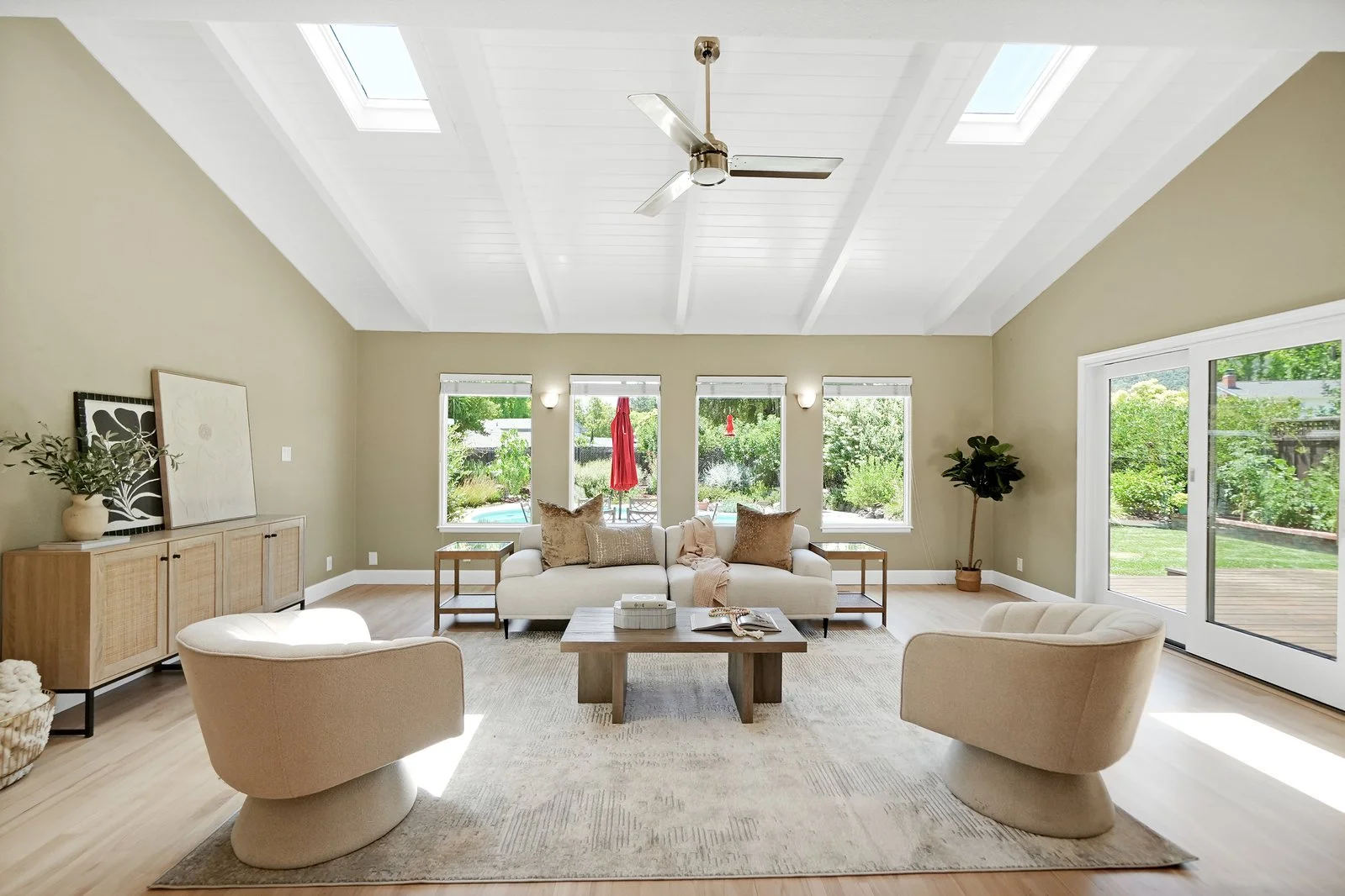 Elegant Alamo CA living area showcasing luxury real estate in the East Bay with Vanessa Comfort.