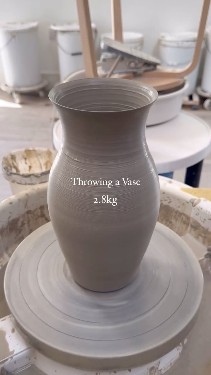 Some Thursday throwing🌞
#ceramics #wheelthrowing #pottery