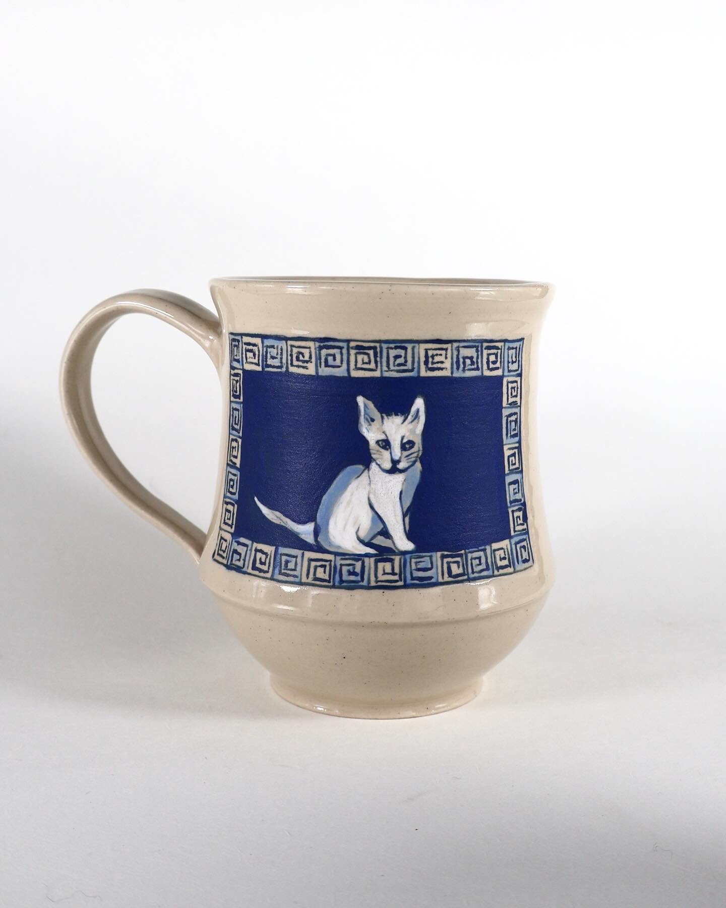 ‘Cat in blue’ Mug
Stoneware clay with hand painted blue underglaze decoration.