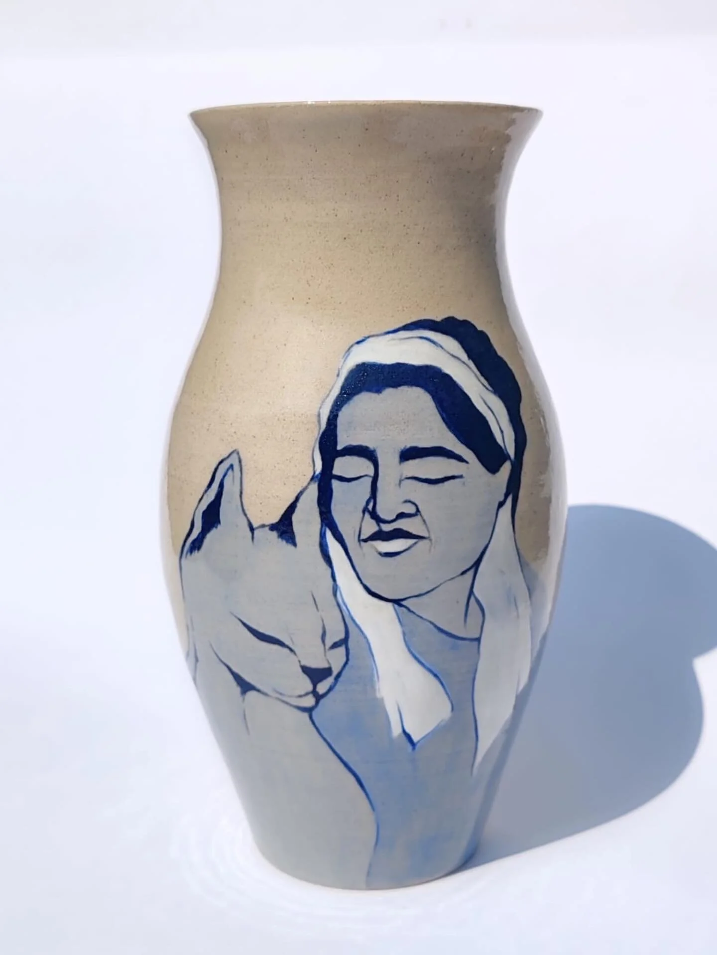 Stoneware Vase, painted with underglaze. 
📸 - @honorwalshceramics 
#ceramics #pottery #illustration