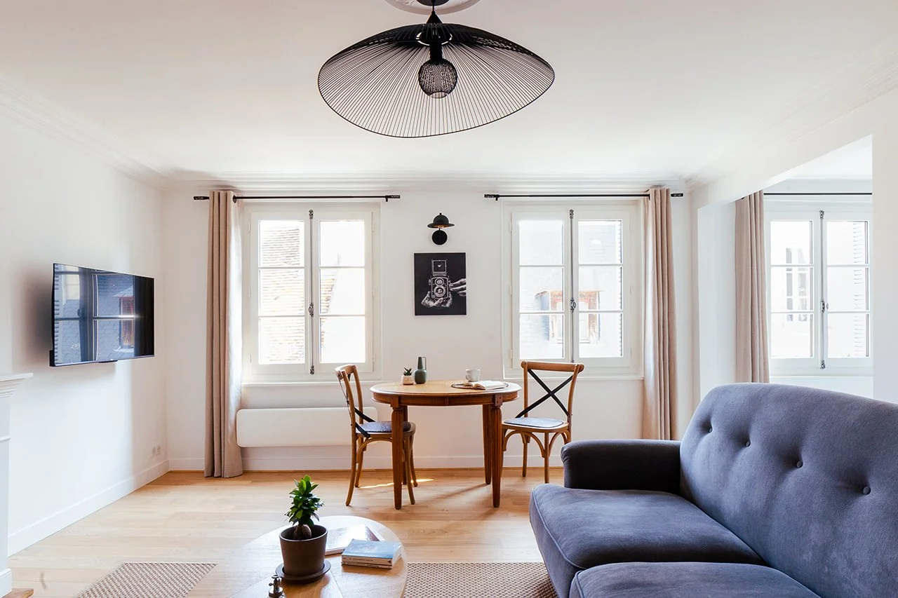 le séjour est une grande pièce accuillant l'entrée, le salon et la salle à manger.