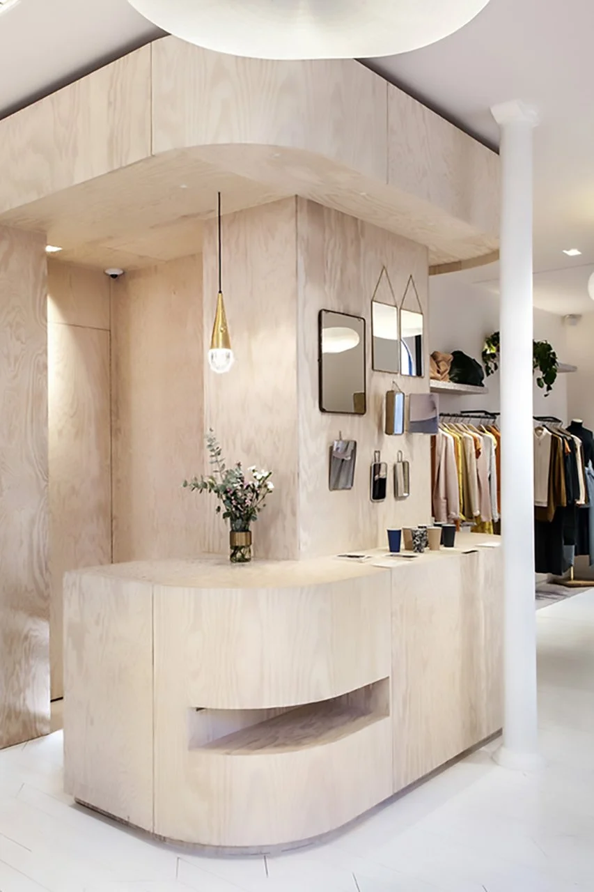 banque d'accueil arrondie en contreplaqué bouleau