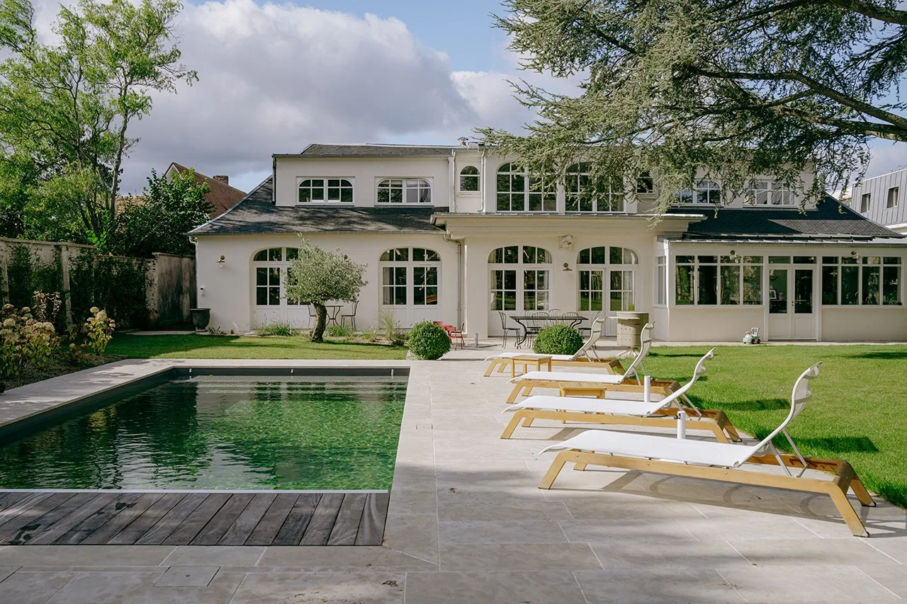 L'extension se fond à l'architecture de la maison.