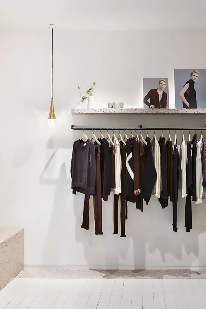 portant métallique pour présentation des vêtements