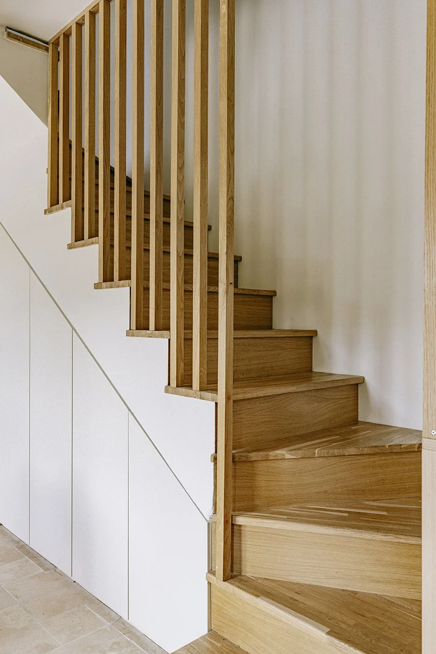 l'escalier et son grade-corps ont été réalisés en bois massif