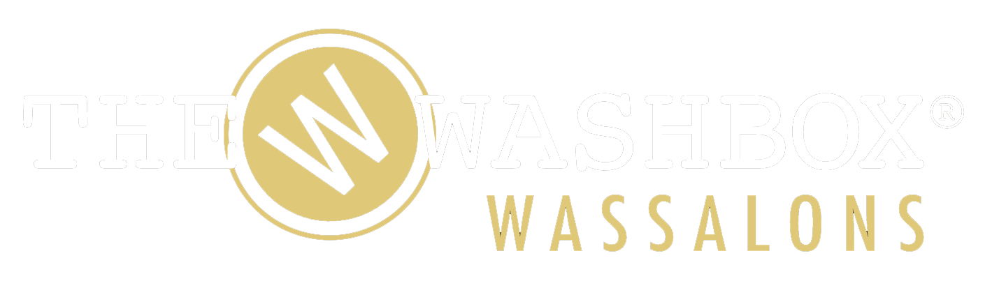 Logo van The Washbox Wassalons met zwarte en goudgele kleuren.