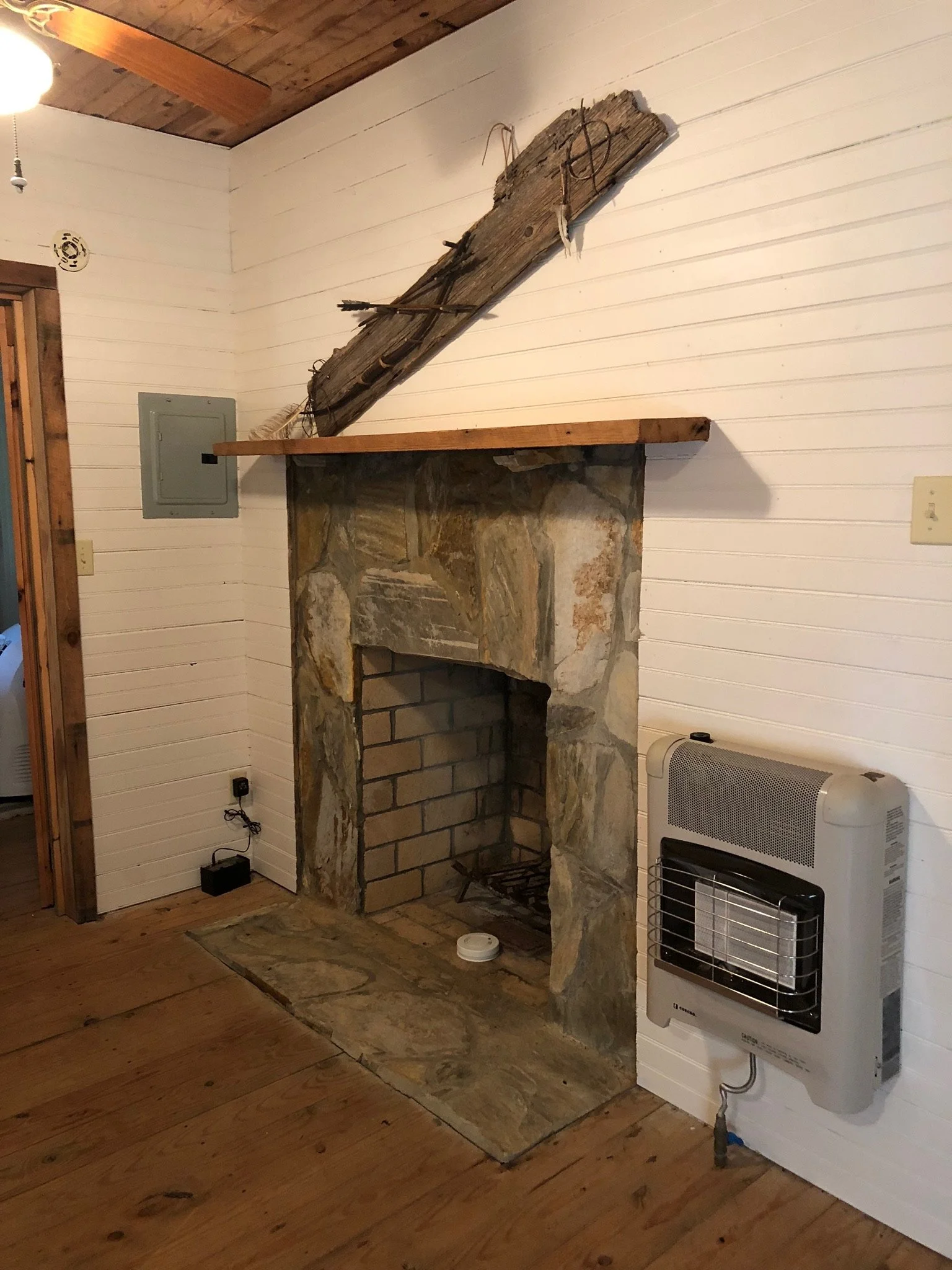 Hillside Cabin - sitting area