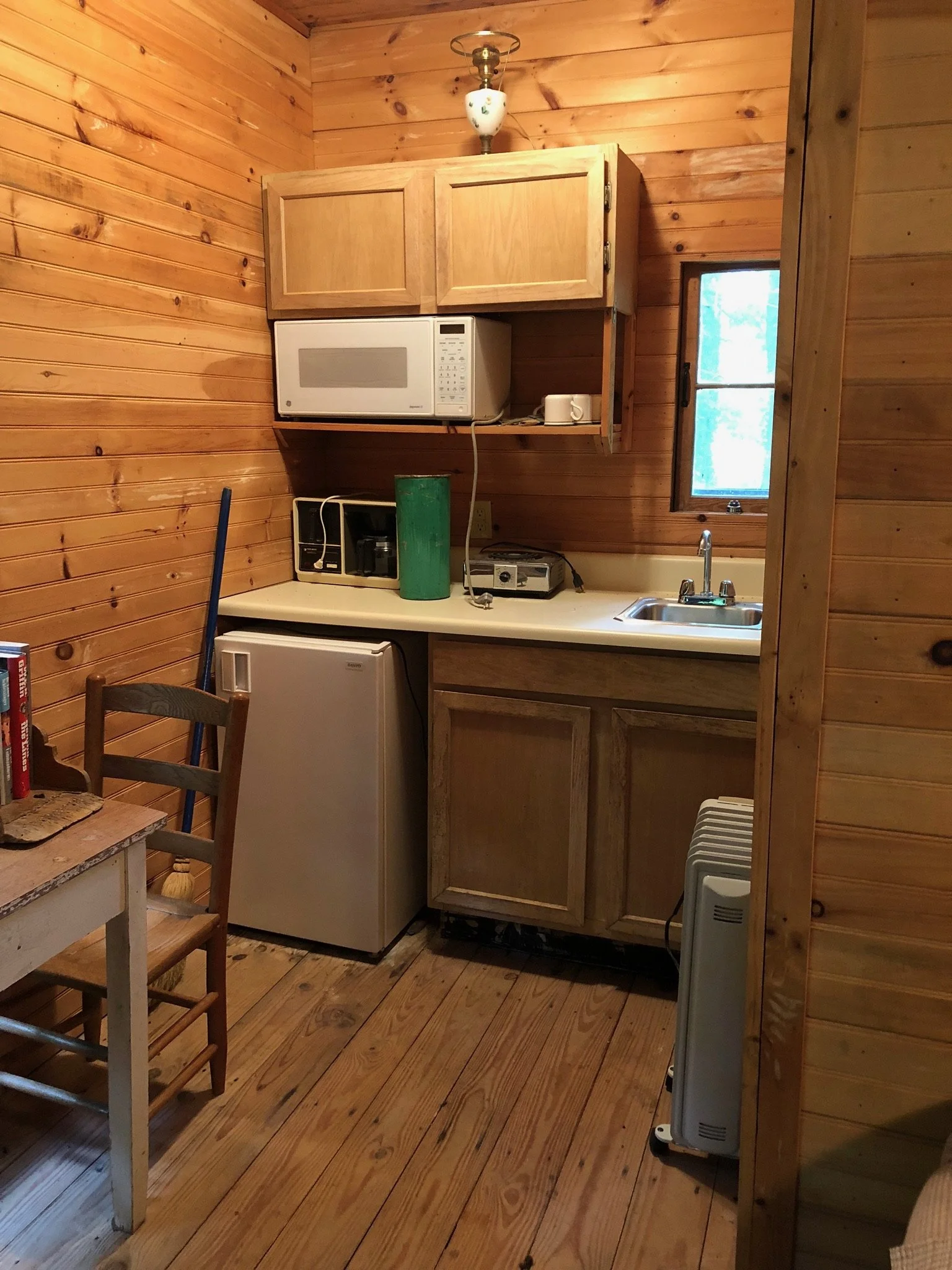 Hillside cabin - kitchenette