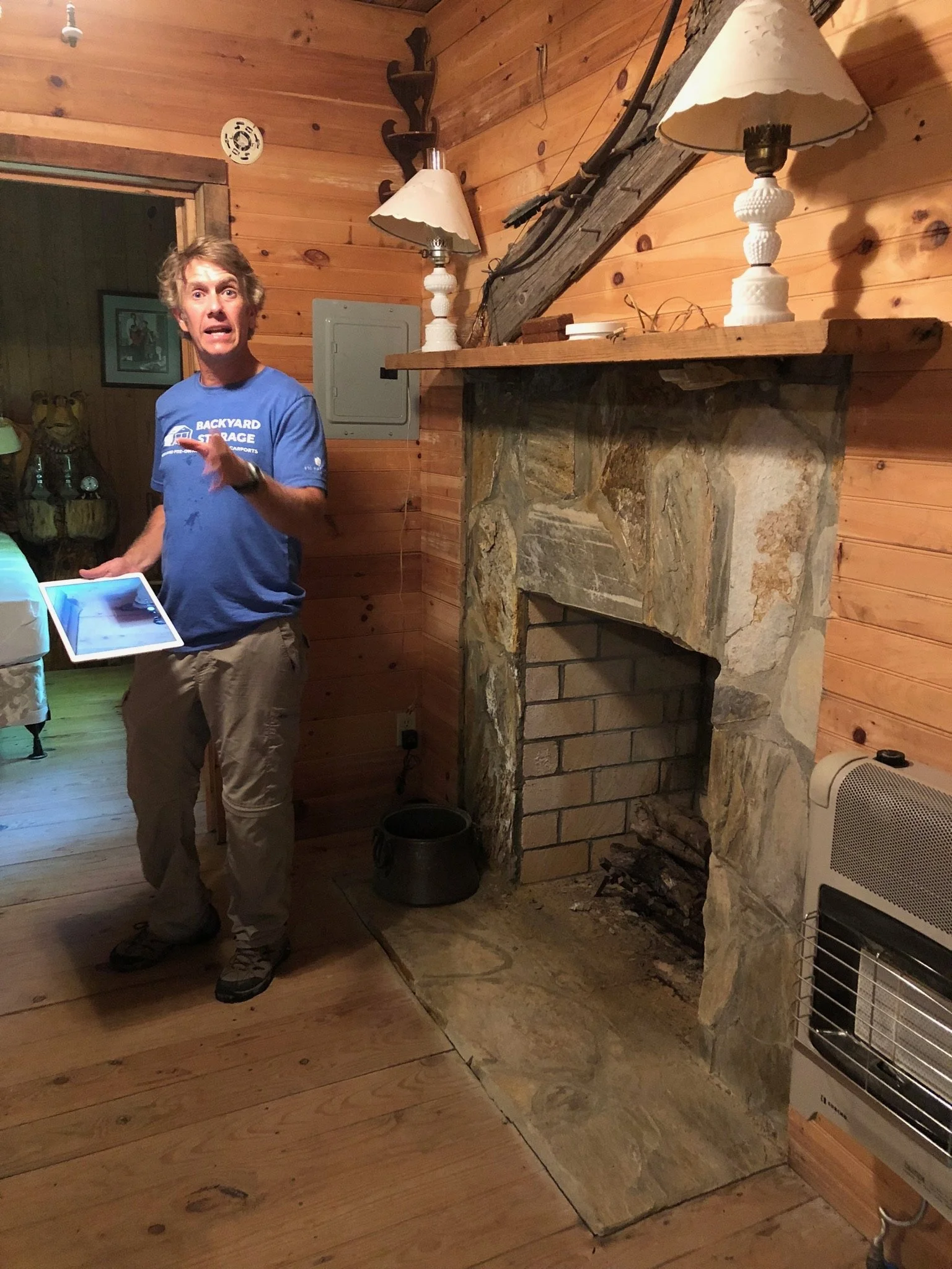 Hillside cabin - sitting area