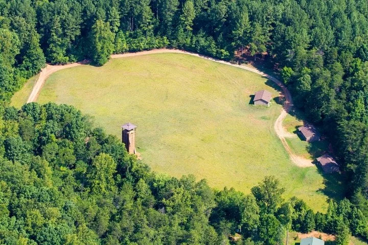 img_1543-1100 climbing.jpg