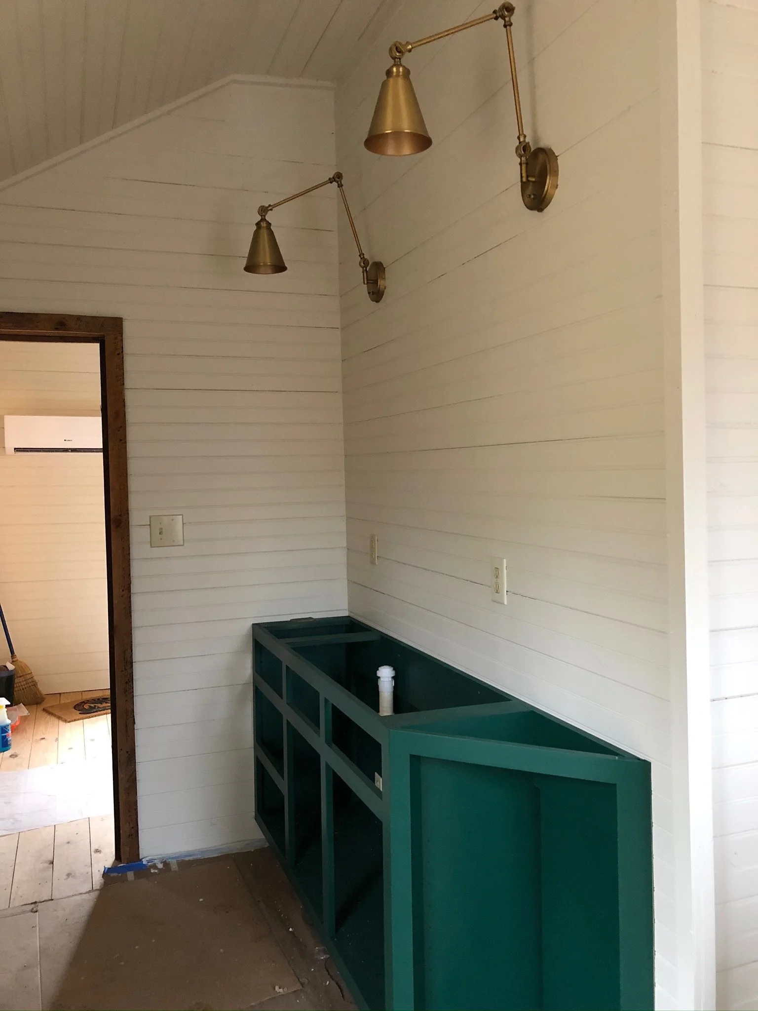 Hilltop Cabin - kitchenette