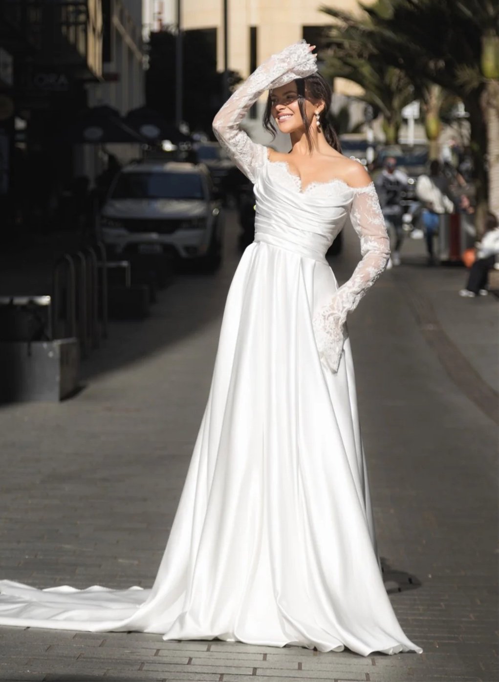 Sample sale wedding dress by Jessica couture
