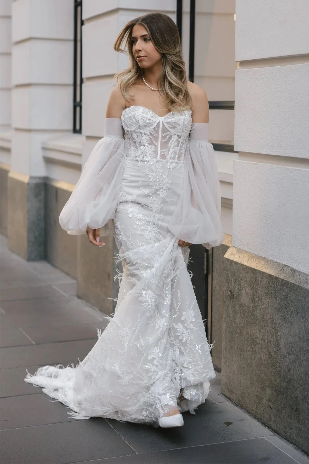 Discounted wedding dress with detachable sleeves and feather details