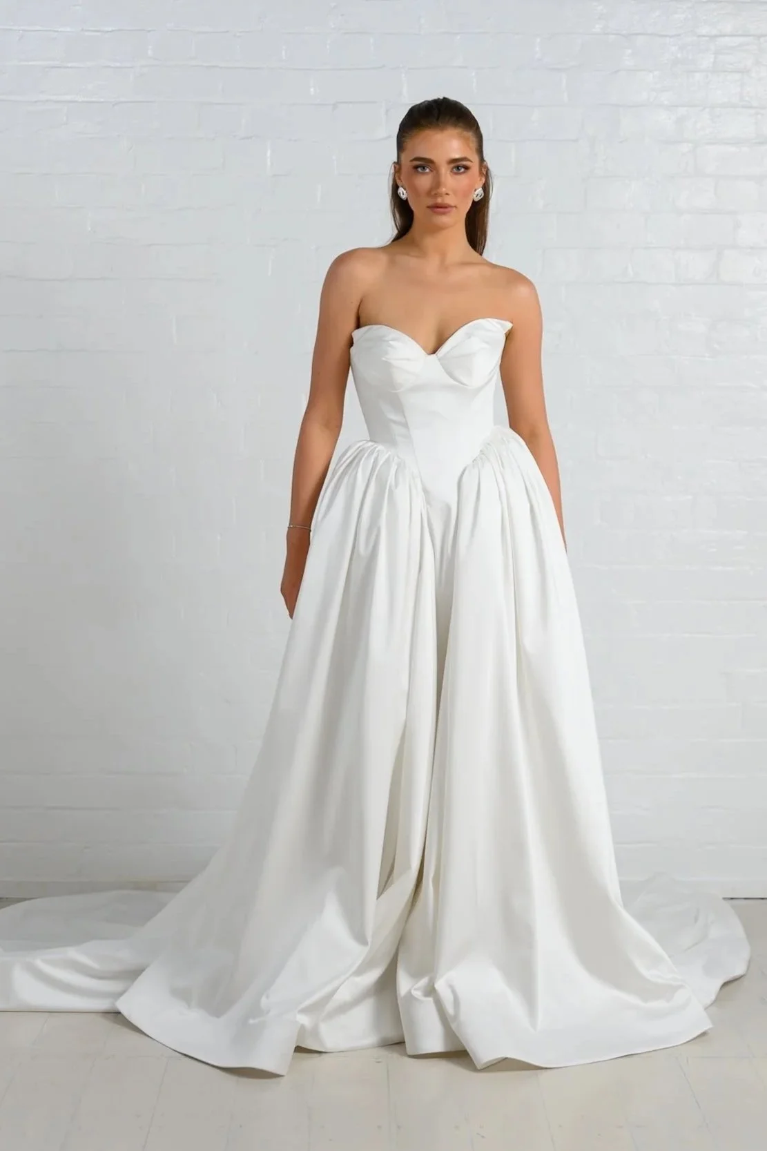Sample sale modern wedding dress with Basque waist